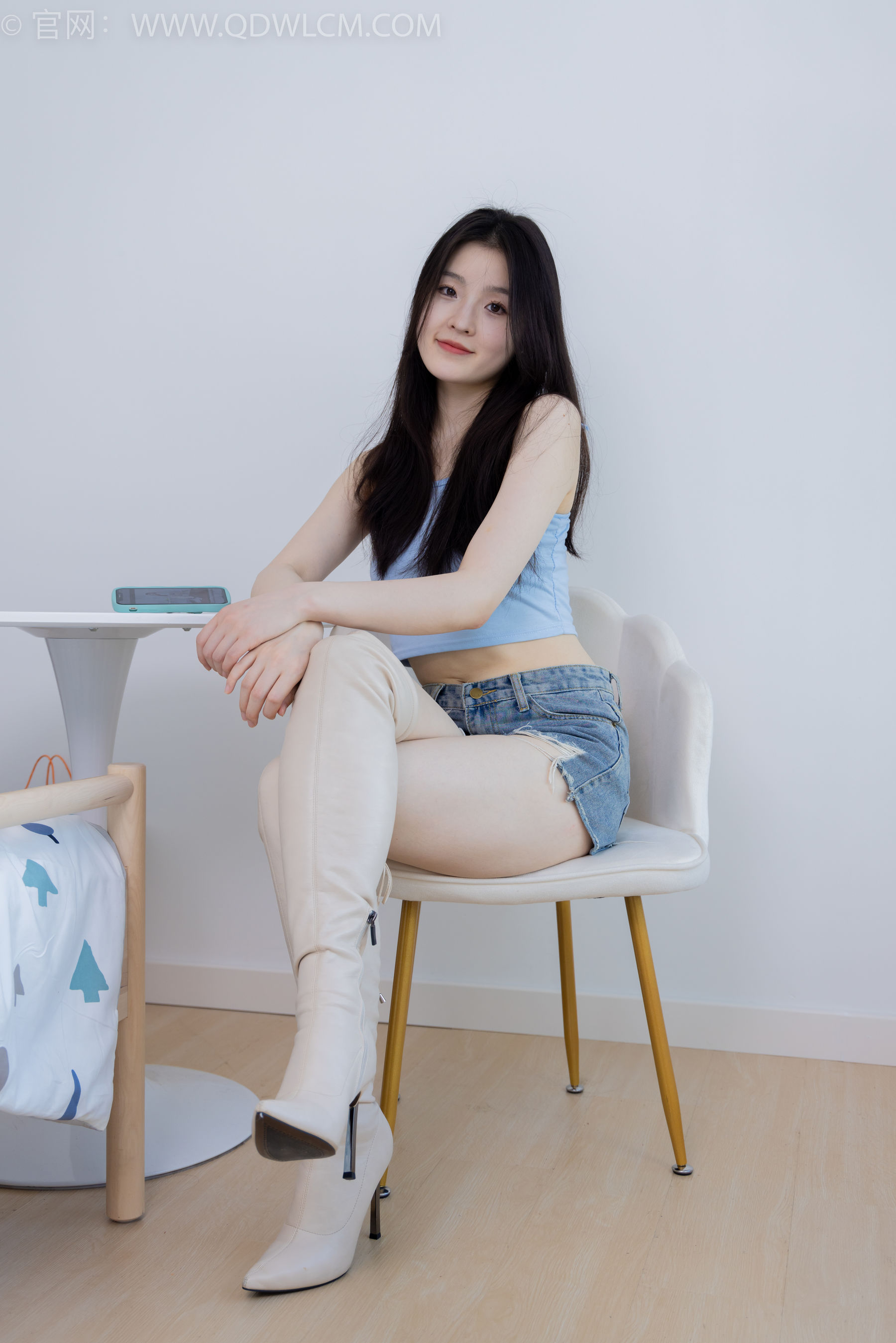 物恋传媒 No.2207 青柠 - 火红的夕阳/(180P)