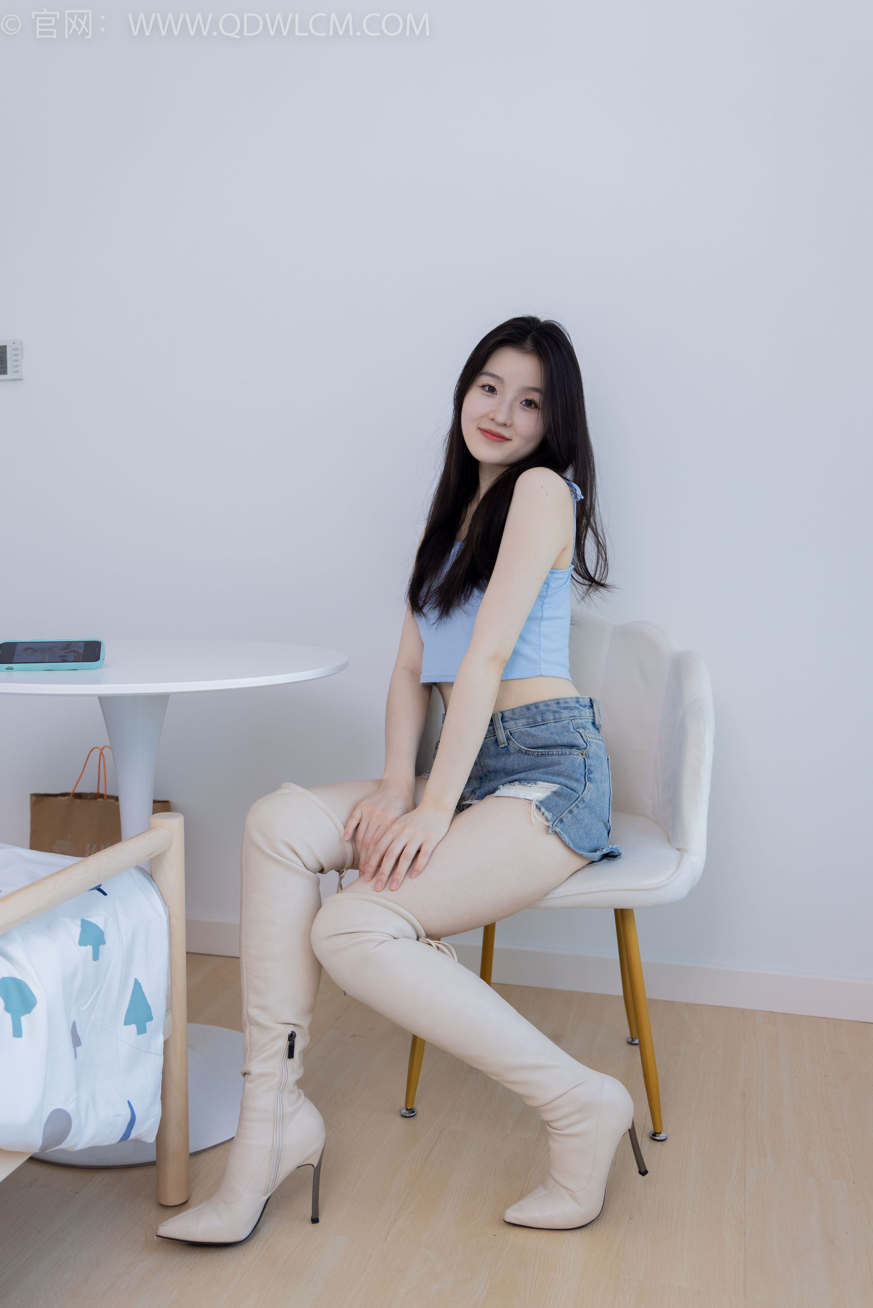 物恋传媒 No.2207 青柠 - 火红的夕阳/(180P)