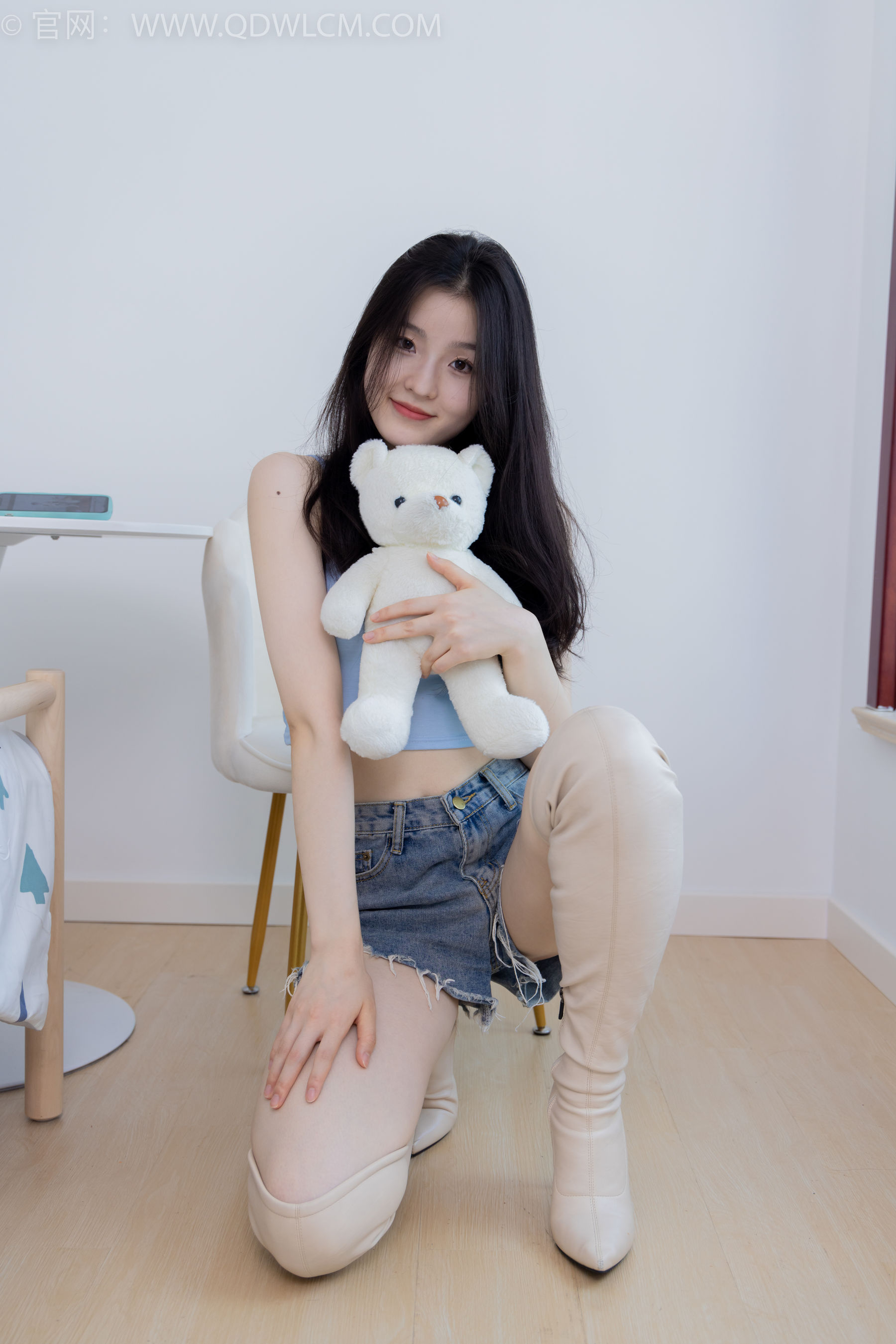 物恋传媒 No.2207 青柠 - 火红的夕阳/(180P)