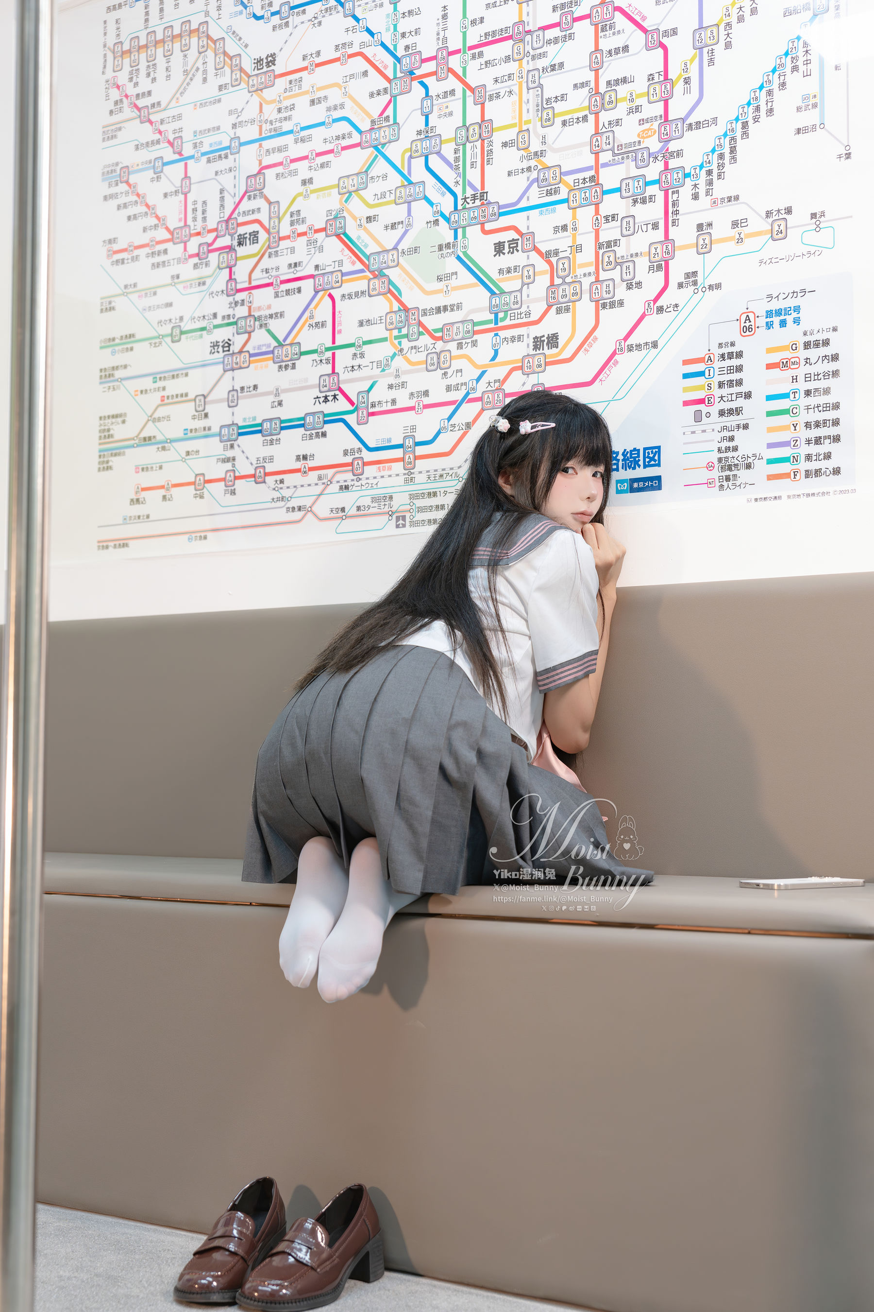 咬一口兔娘 - 地铁萌妹/(88P)