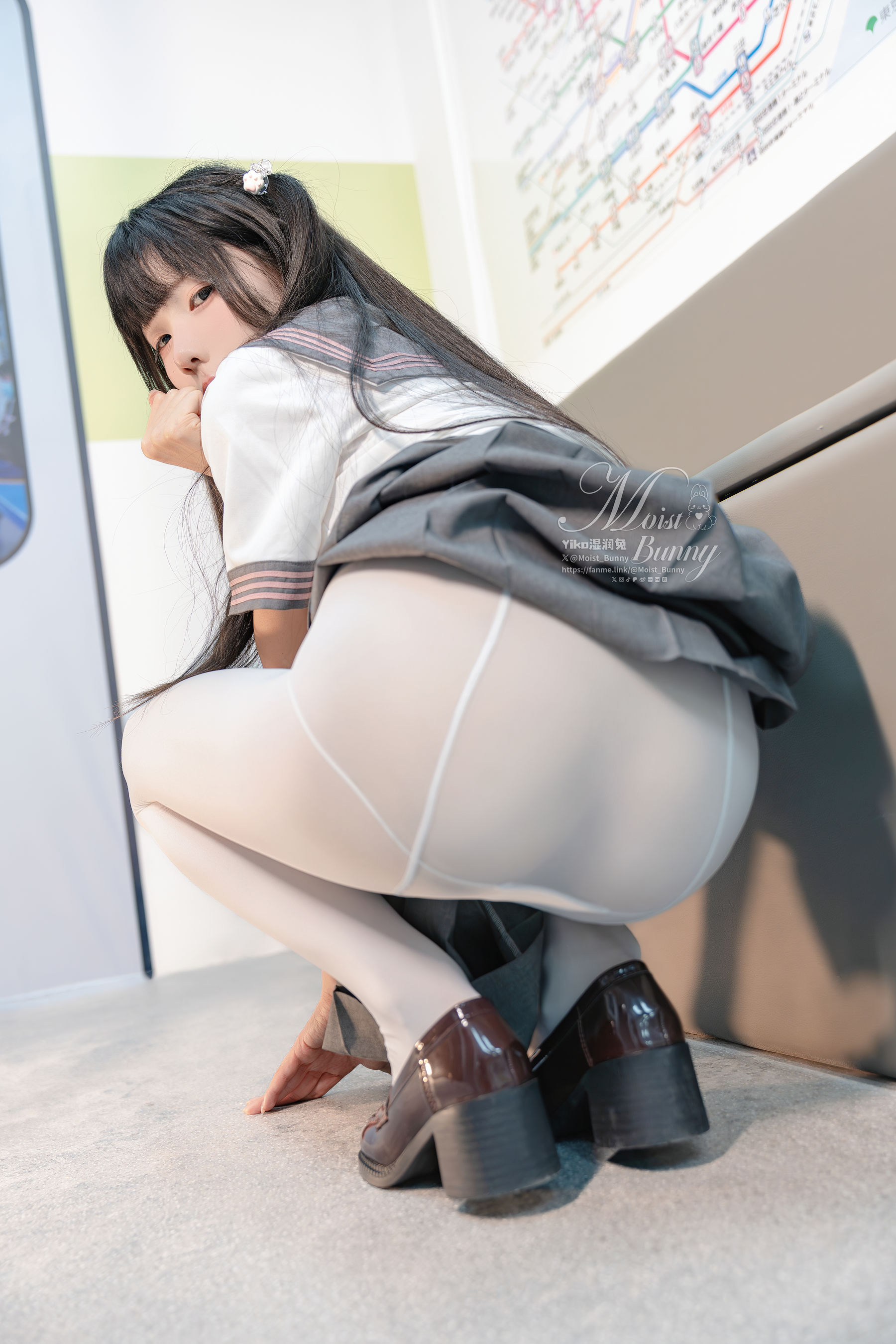 咬一口兔娘 - 地铁萌妹/(88P)