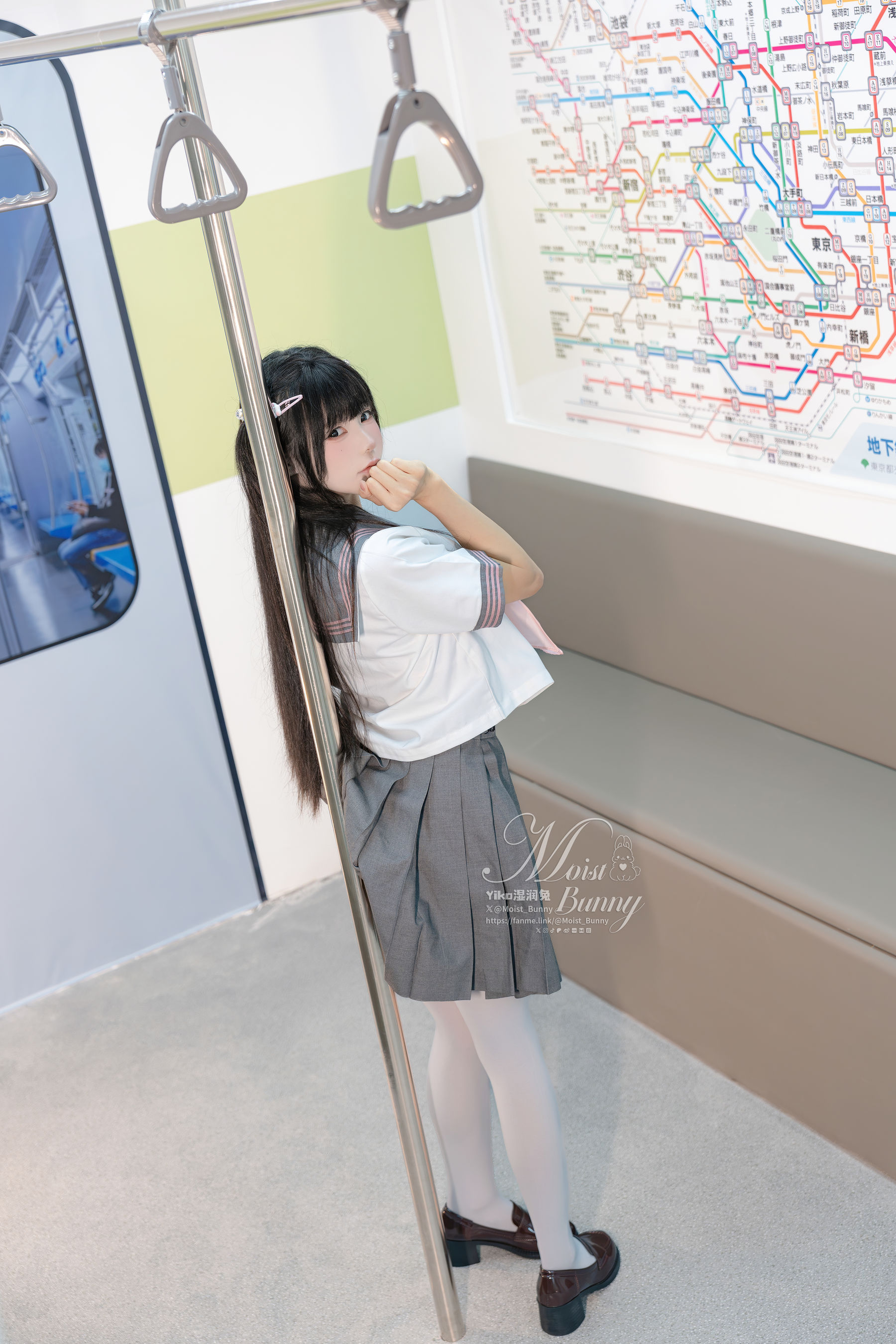 咬一口兔娘 - 地铁萌妹/(88P)