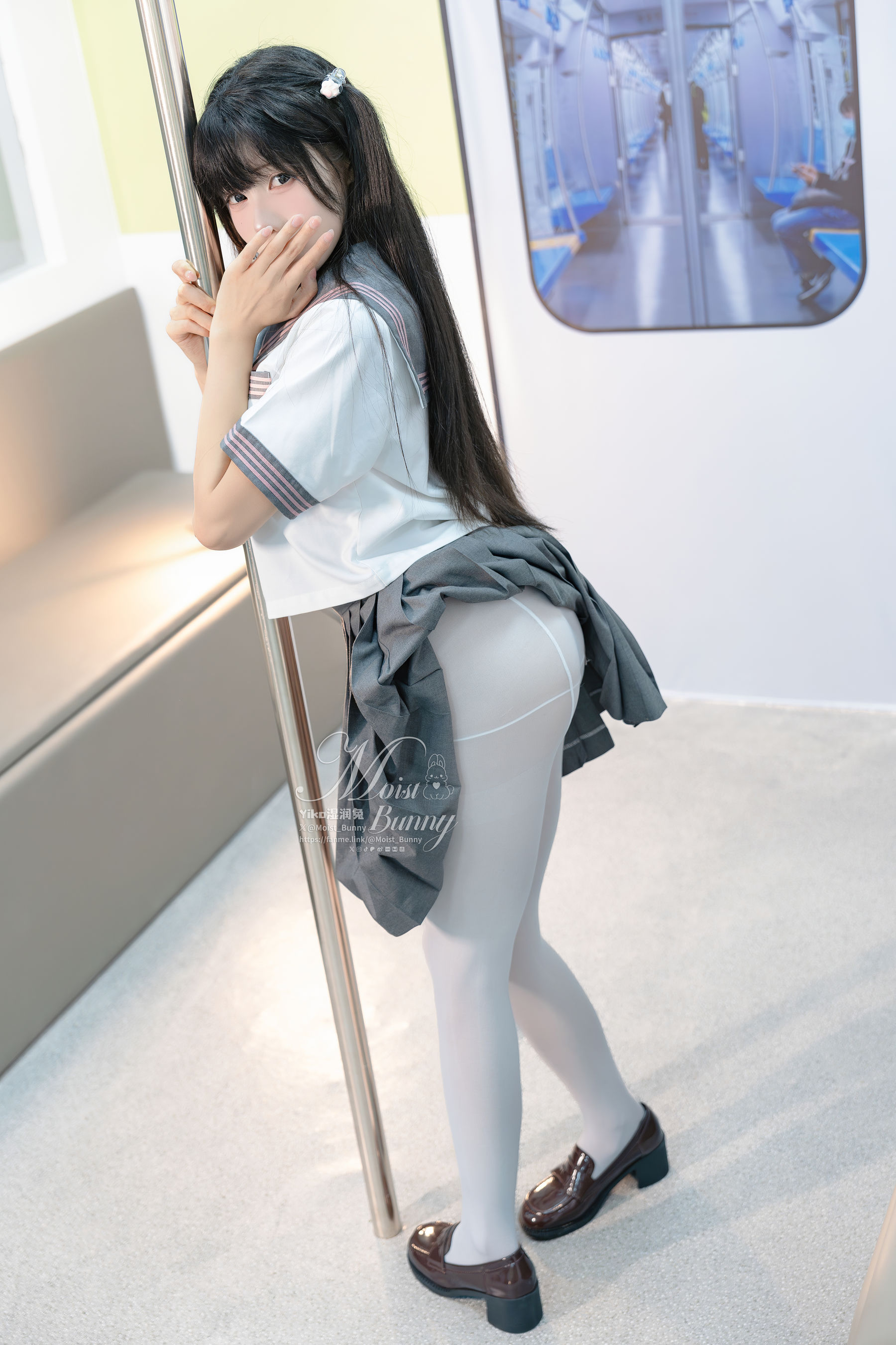 咬一口兔娘 - 地铁萌妹/(88P)