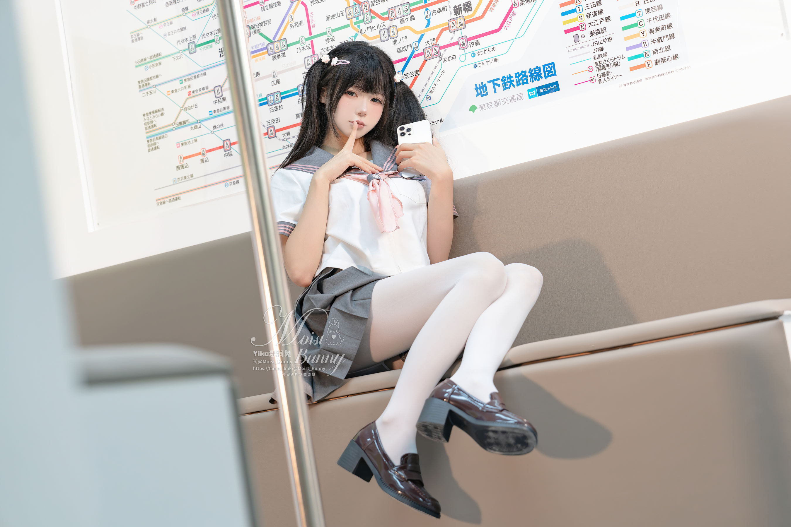 咬一口兔娘 - 地铁萌妹/(88P)