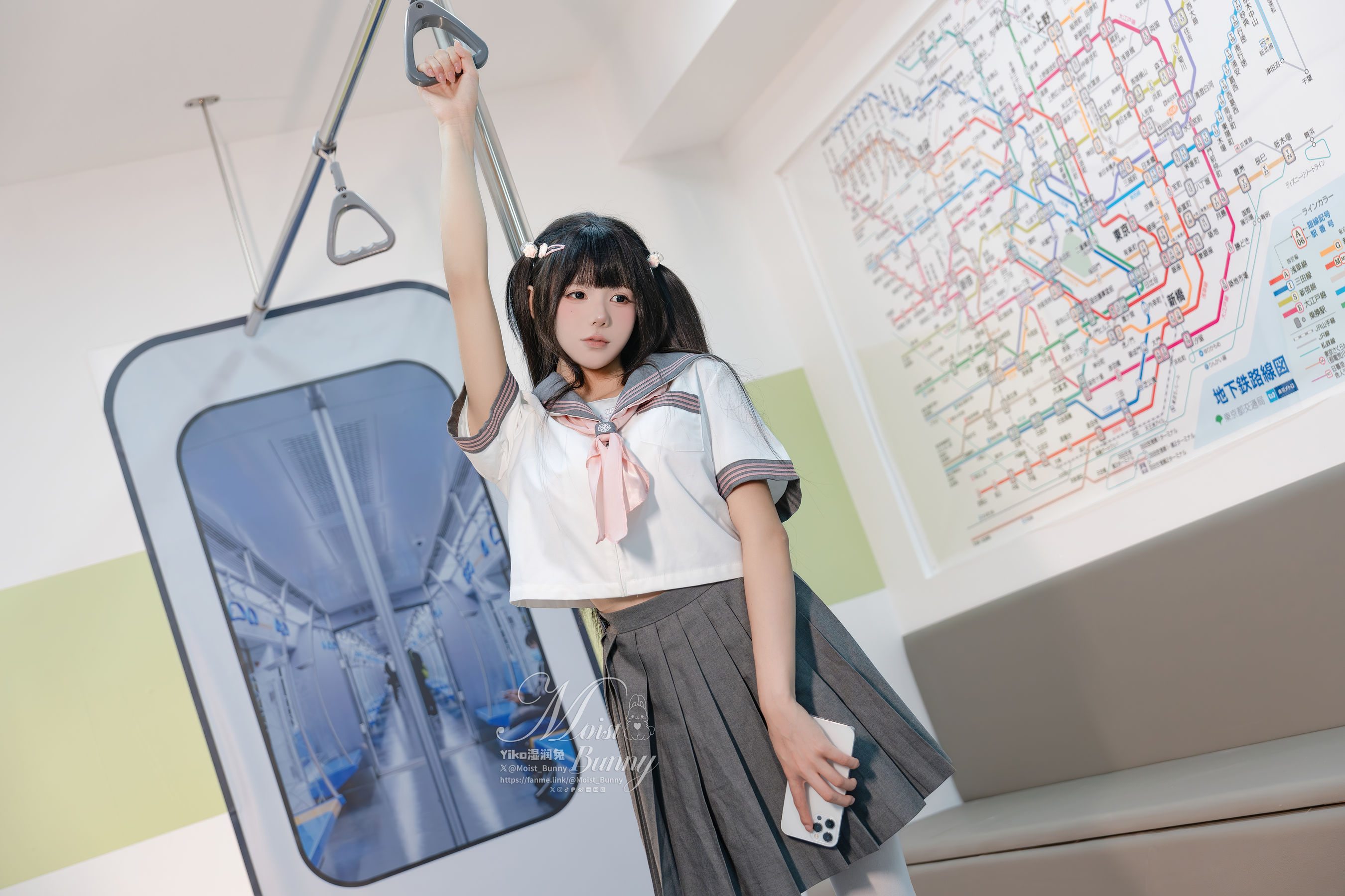 咬一口兔娘 - 地铁萌妹/(88P)