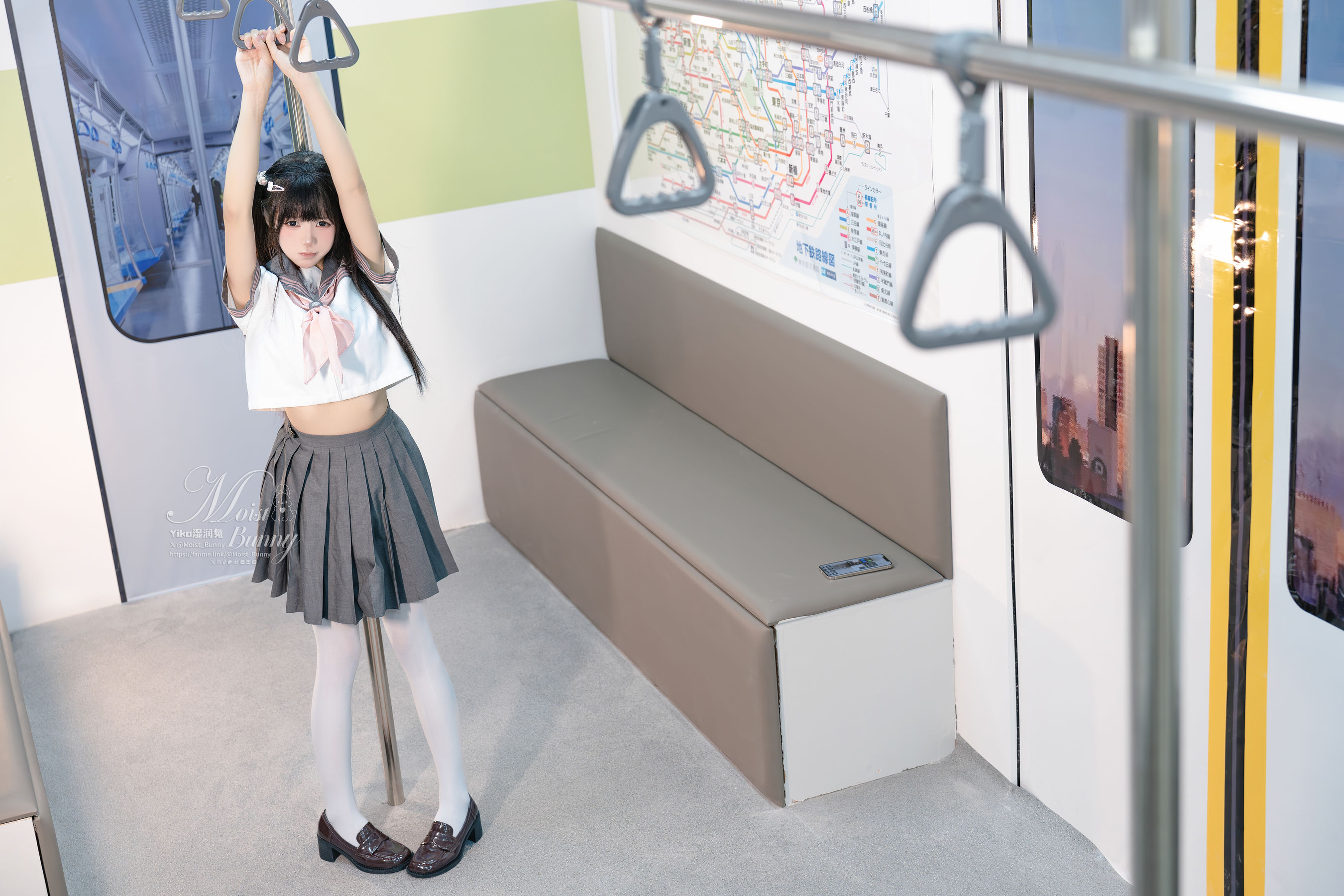 咬一口兔娘 - 地铁萌妹/(88P)