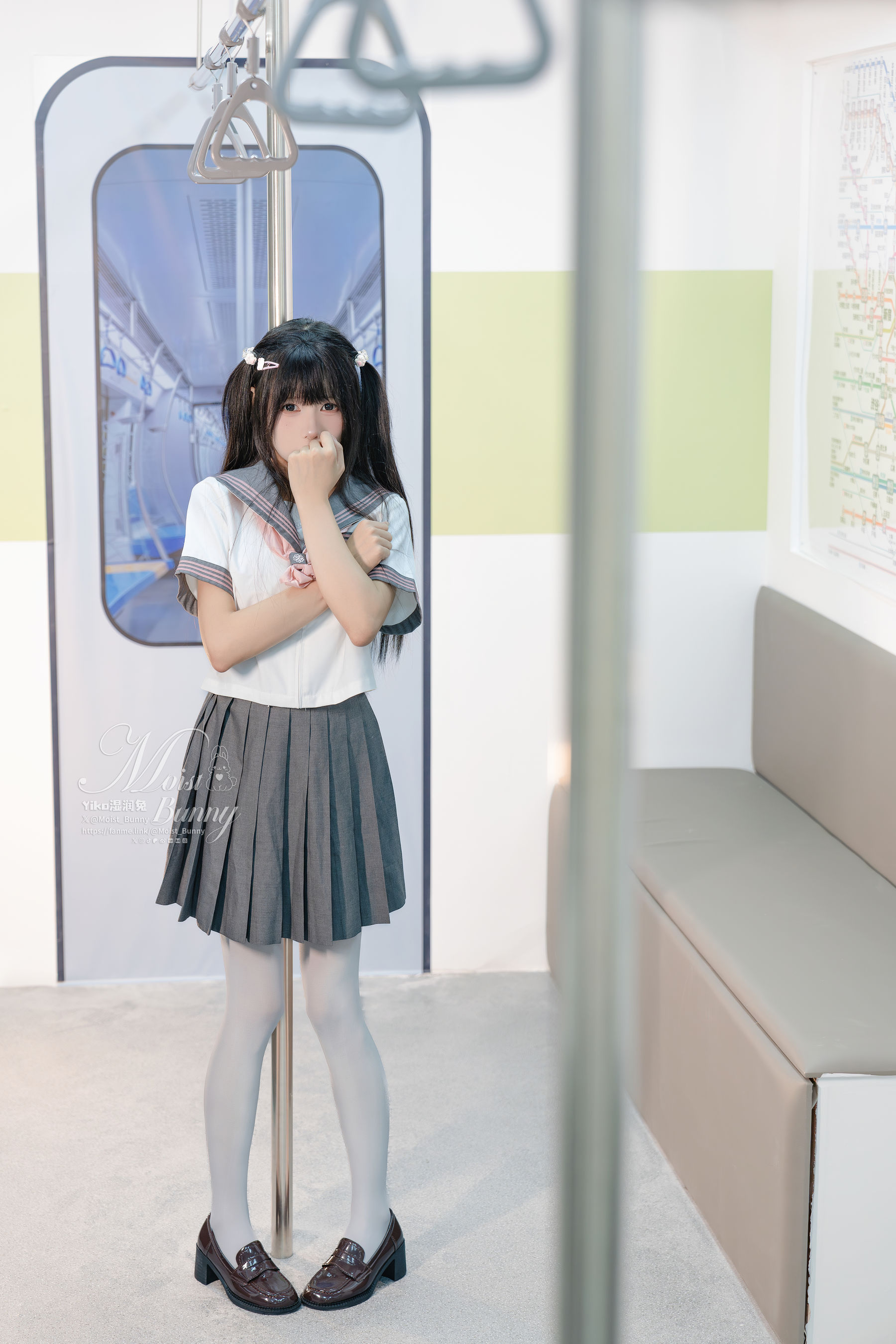 咬一口兔娘 - 地铁萌妹/(88P)