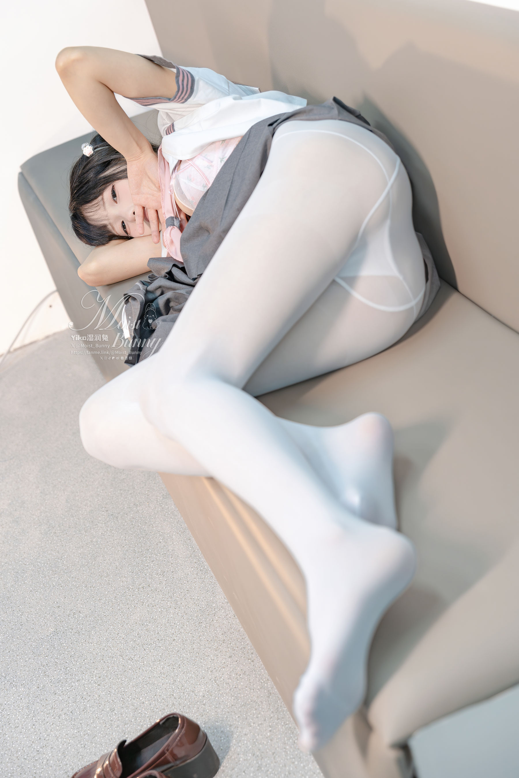 咬一口兔娘 - 地铁萌妹/(88P)