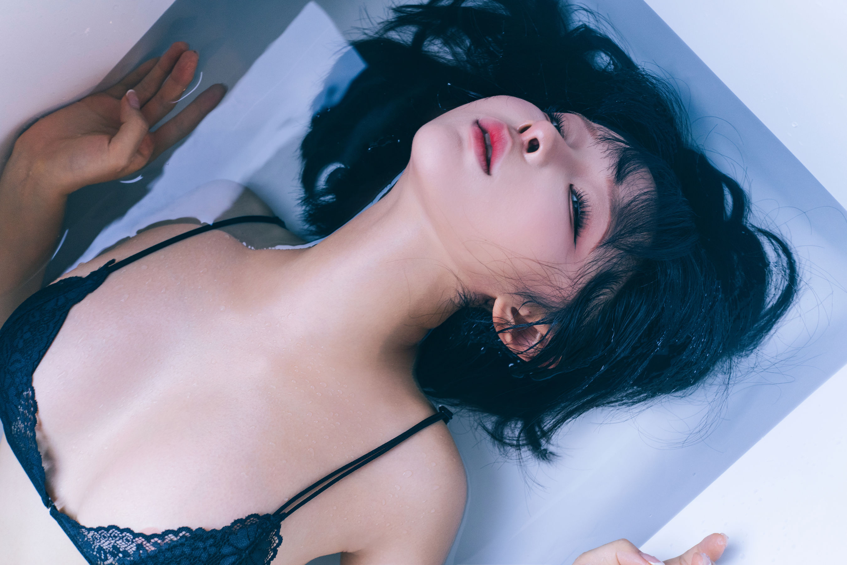 动漫博主蠢沫沫 - 凝视/(57P)