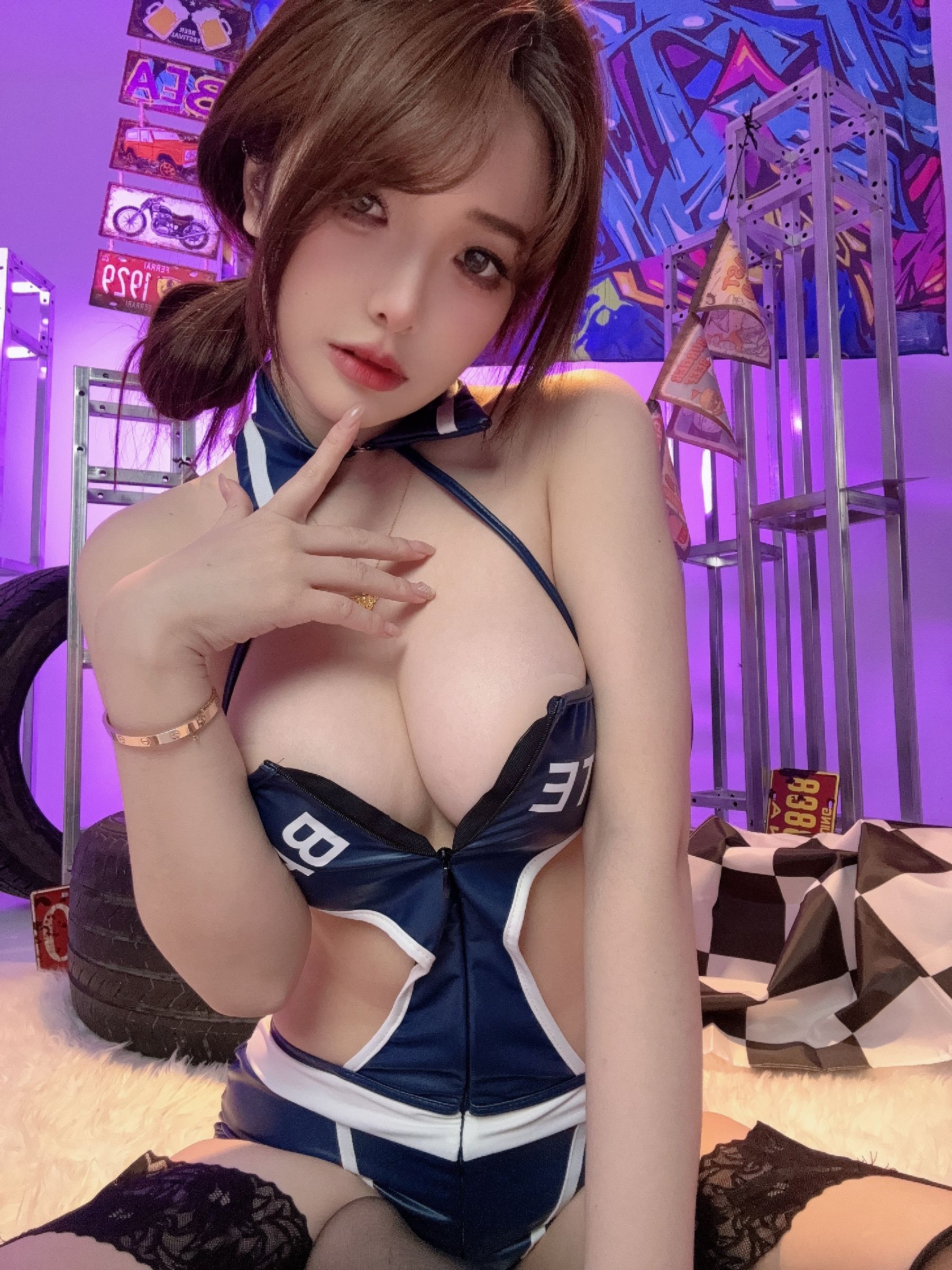 动漫博主雯妹 - 赛车女郎/(183P)