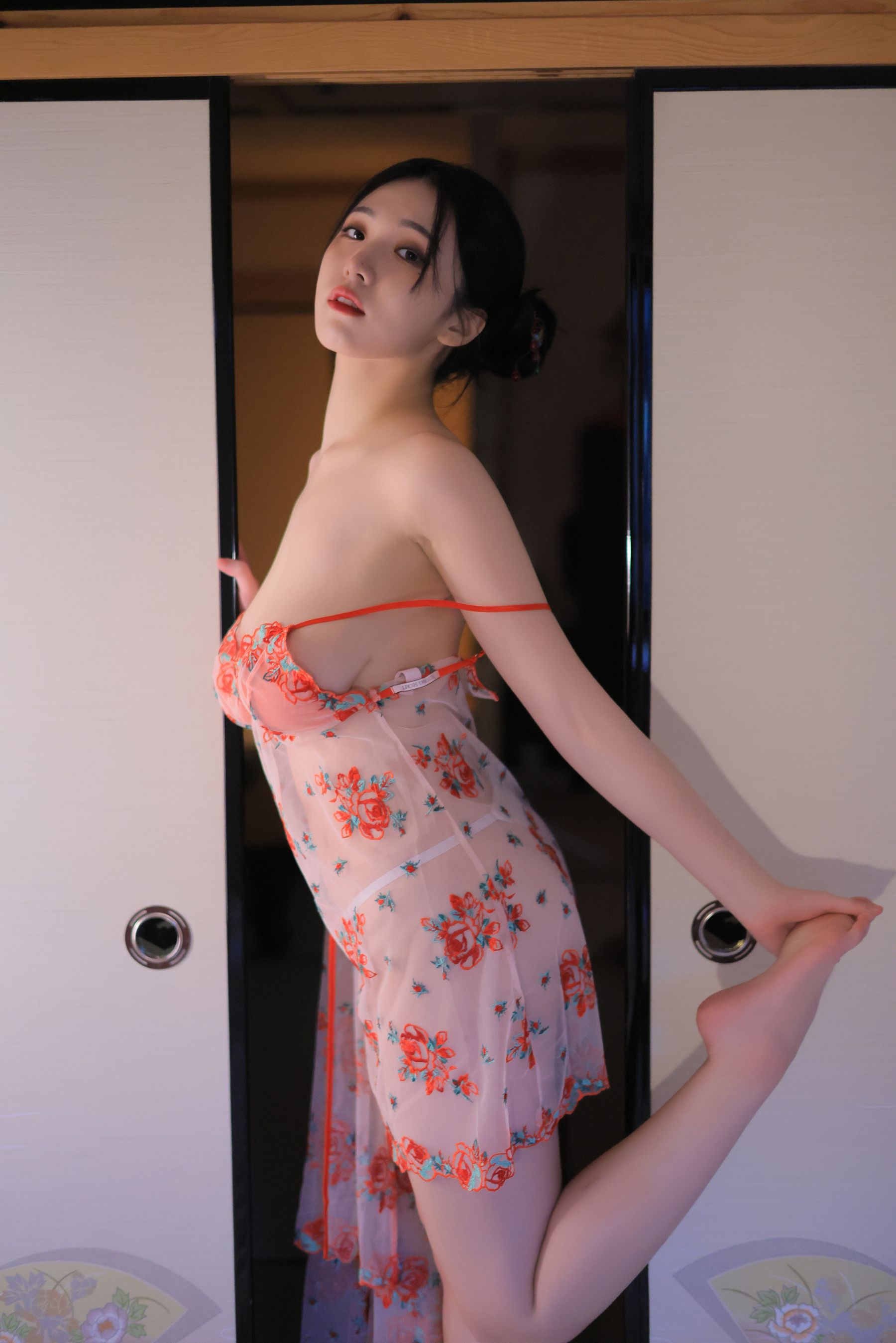 Yeonwoo - Heat - 1/(111P)