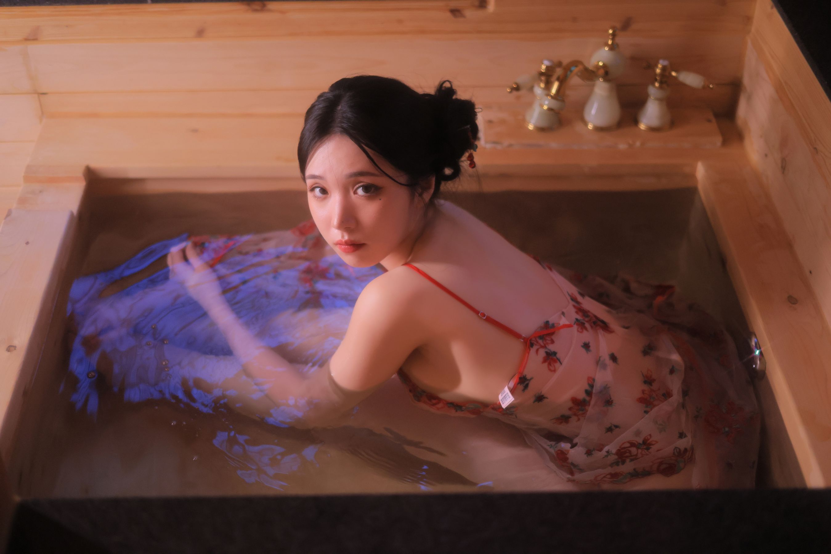 Yeonwoo - Heat - 2/(37P)