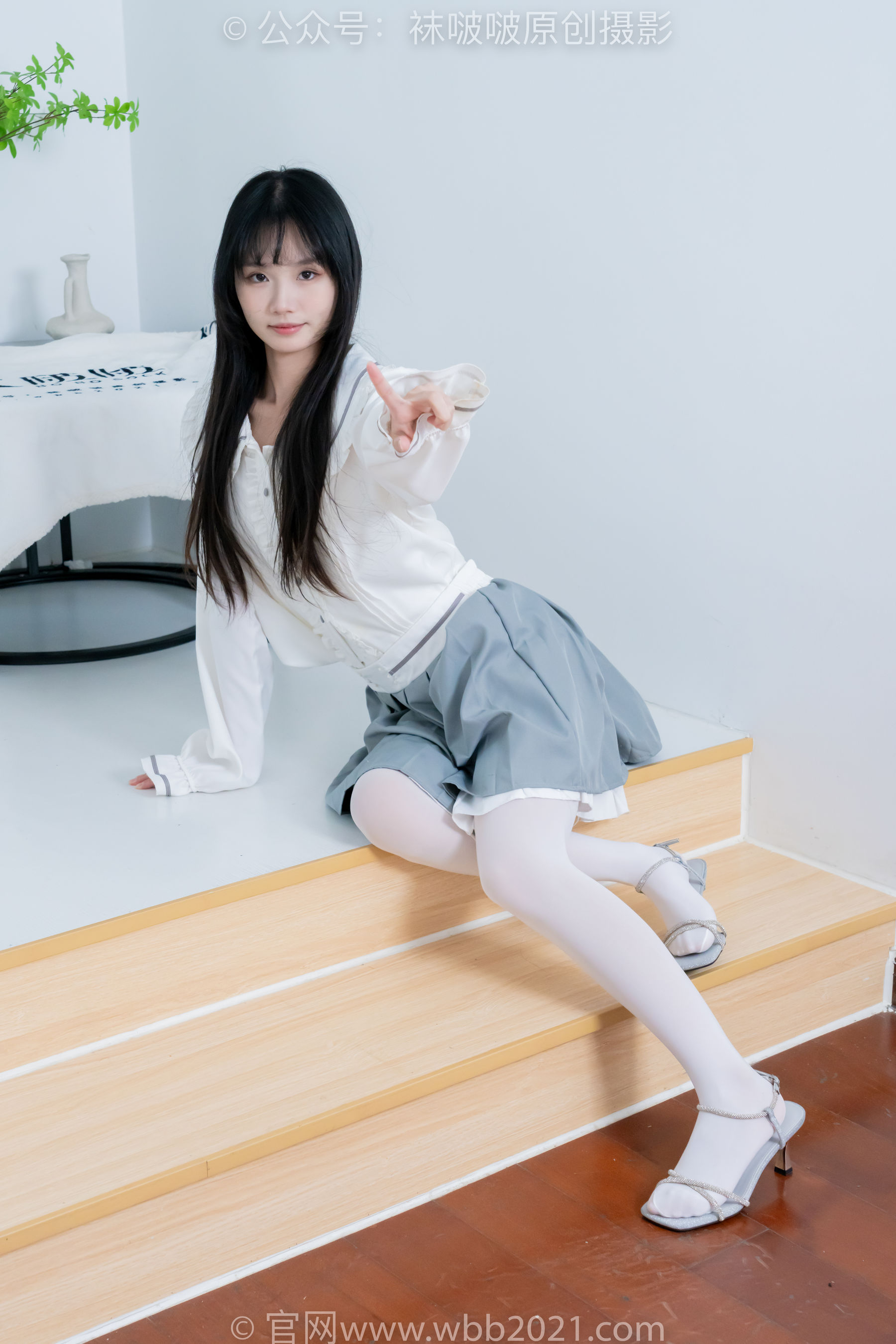 BoBoSocks袜啵啵 No.468 甜甜圈 - 高跟凉鞋、厚白丝、裸足、丝袜和裸足踩蓝莓剧情/(150P)