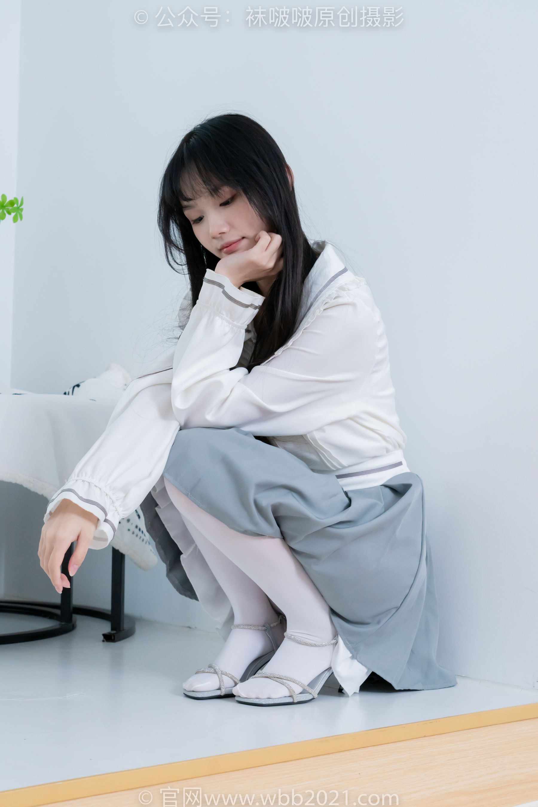 BoBoSocks袜啵啵 No.468 甜甜圈 - 高跟凉鞋、厚白丝、裸足、丝袜和裸足踩蓝莓剧情/(150P)
