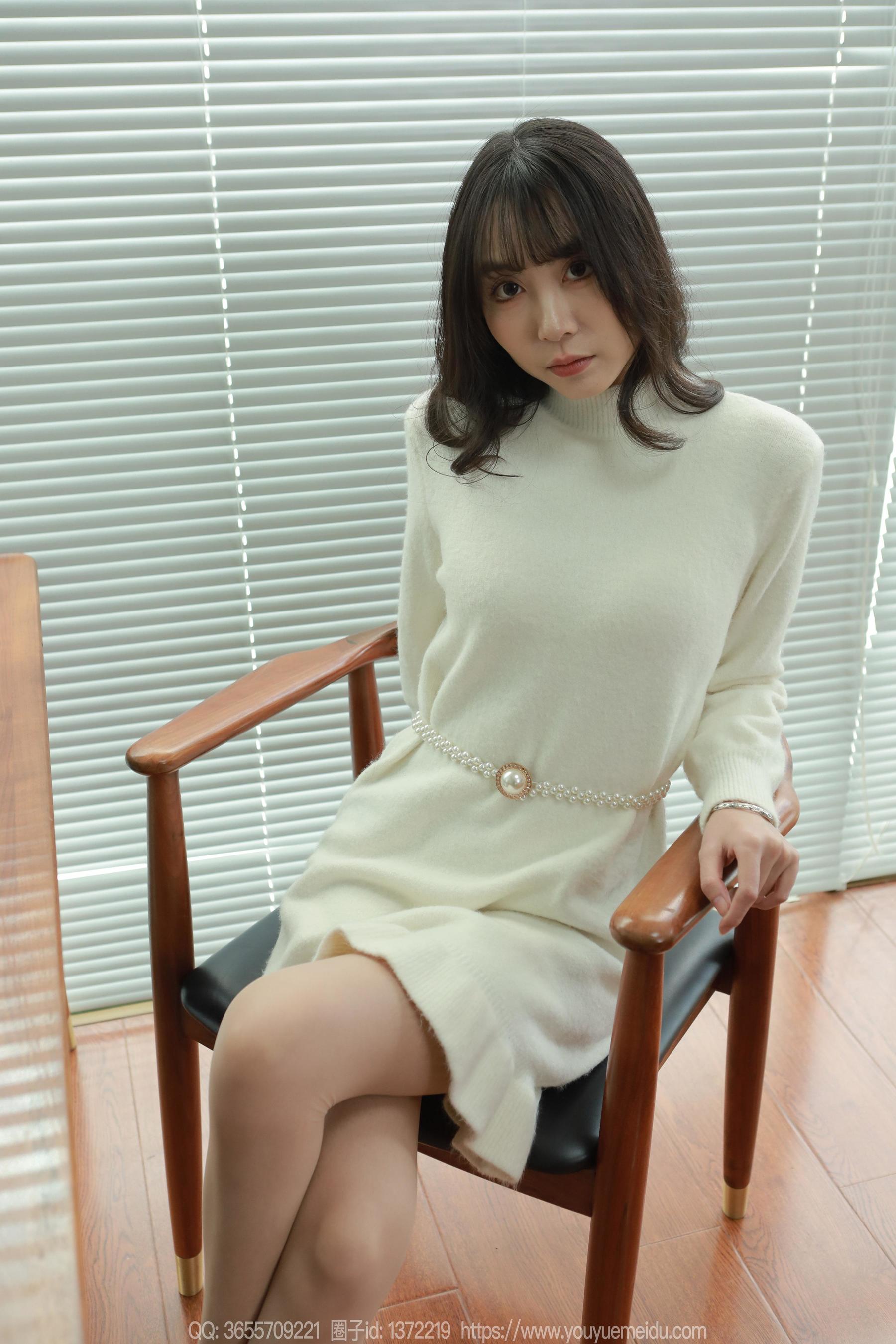 IESS异思趣向 - 模特： 团团 《白裙肉丝》/(89P)