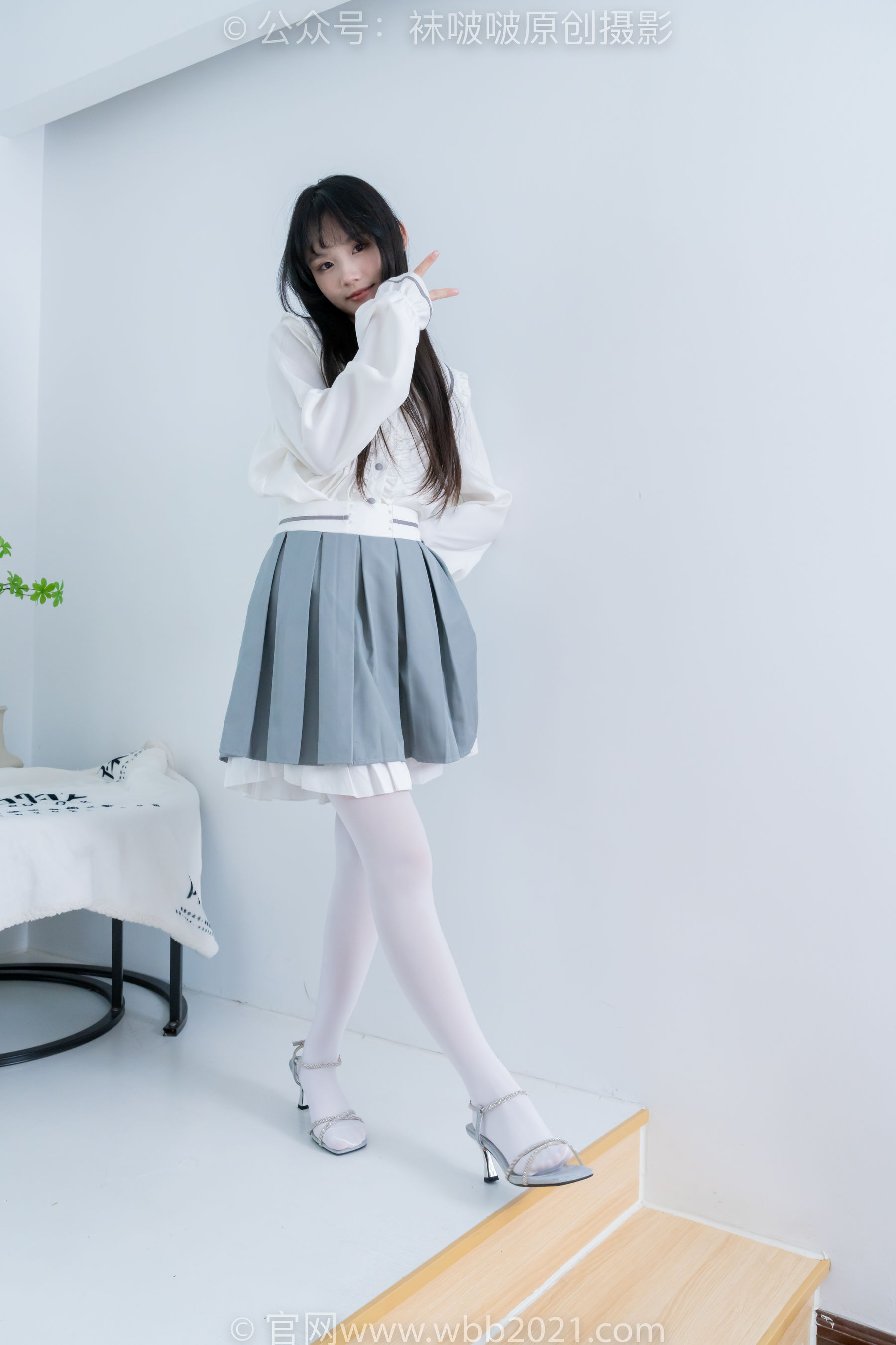BoBoSocks袜啵啵 No.468 甜甜圈 - 高跟凉鞋、厚白丝、裸足、丝袜和裸足踩蓝莓剧情/(150P)