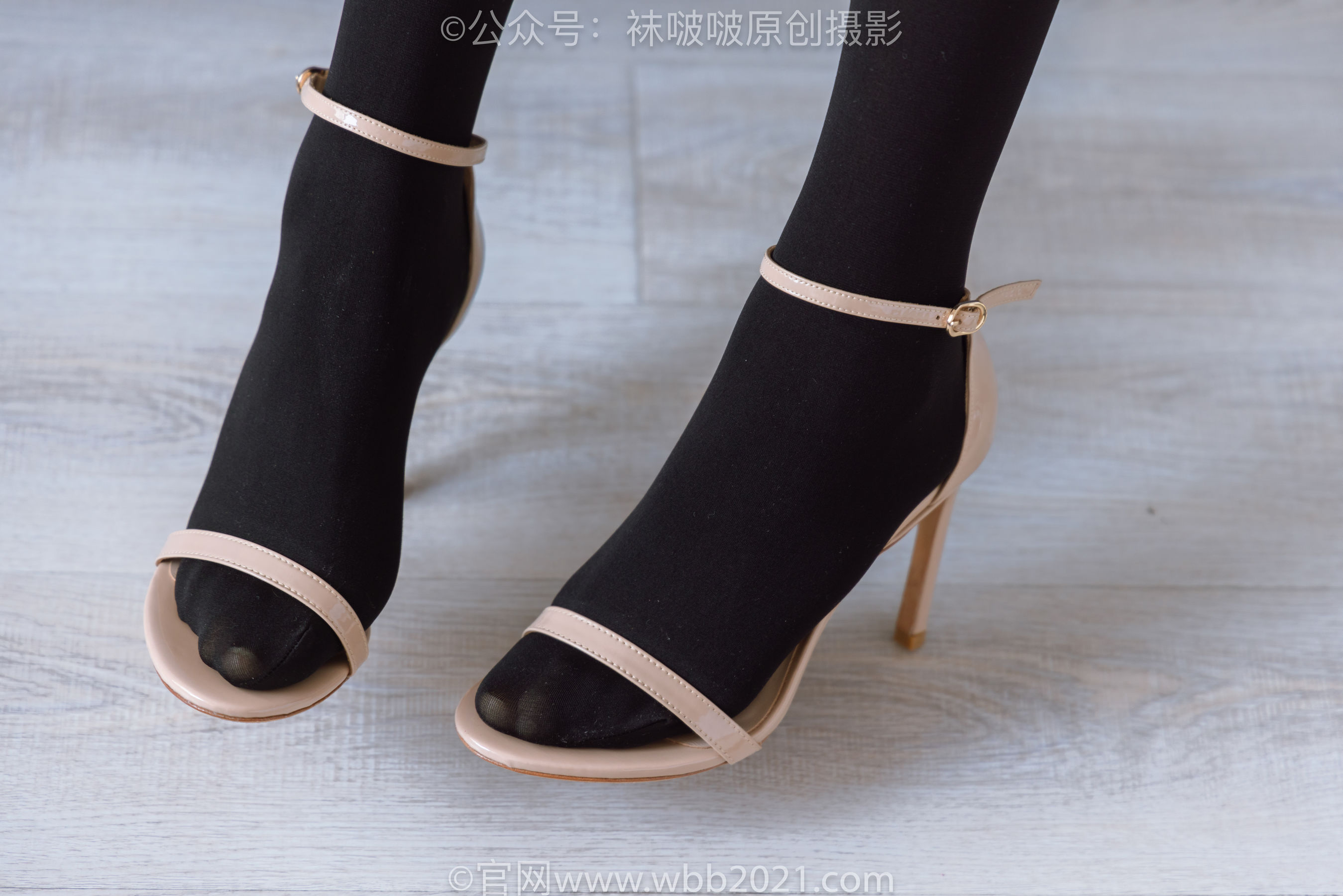 BoBoSocks袜啵啵 No.459 小甜豆 -高跟凉鞋、厚黑丝、穿鞋踩包子和橘子剧情/(150P)