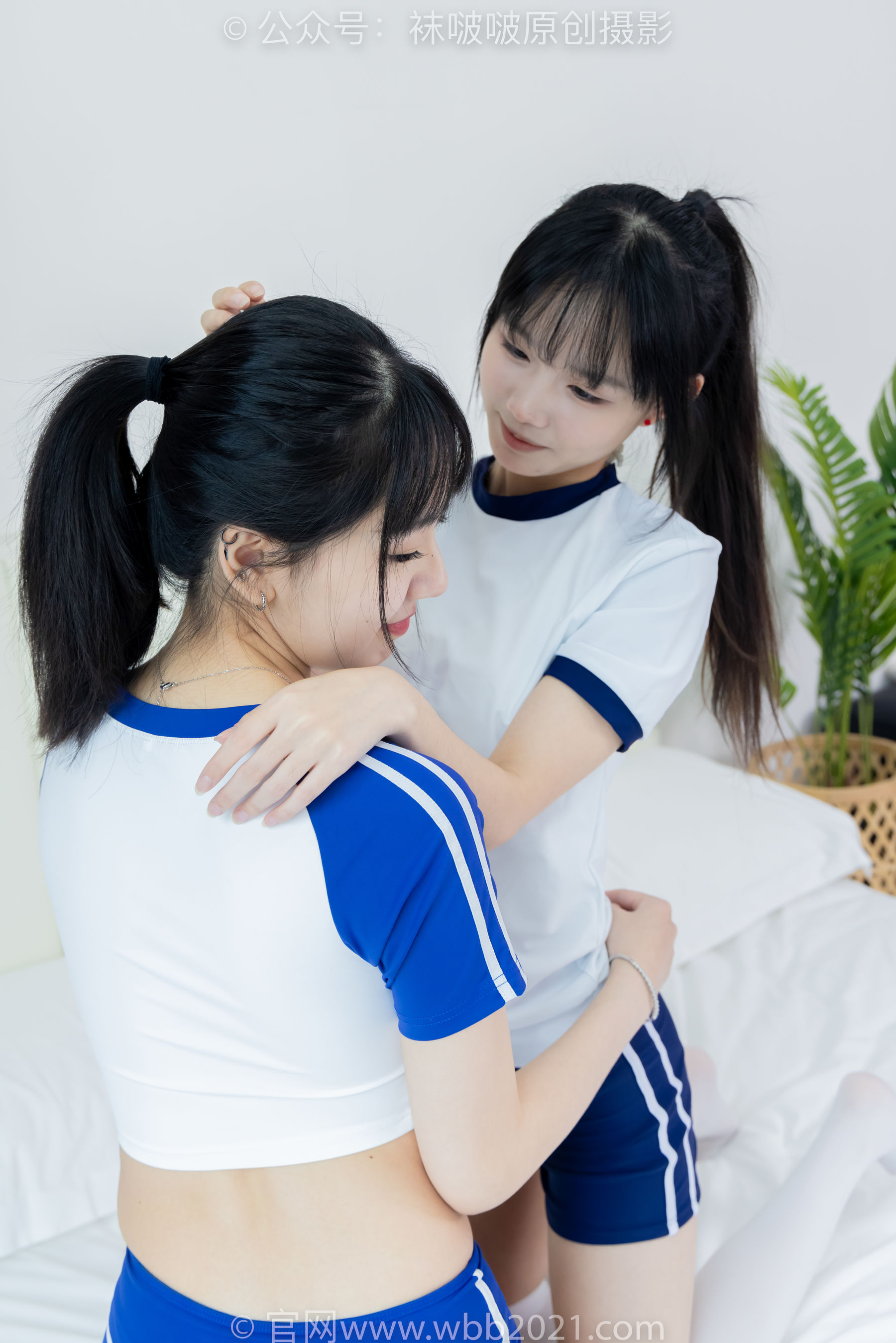 BoBoSocks袜啵啵 No.472 小甜豆&甜甜圈 - 两双运动鞋、厚白丝大腿袜、裸足、两位模特丝袜和裸足踩奶油蛋糕剧情/(177P)