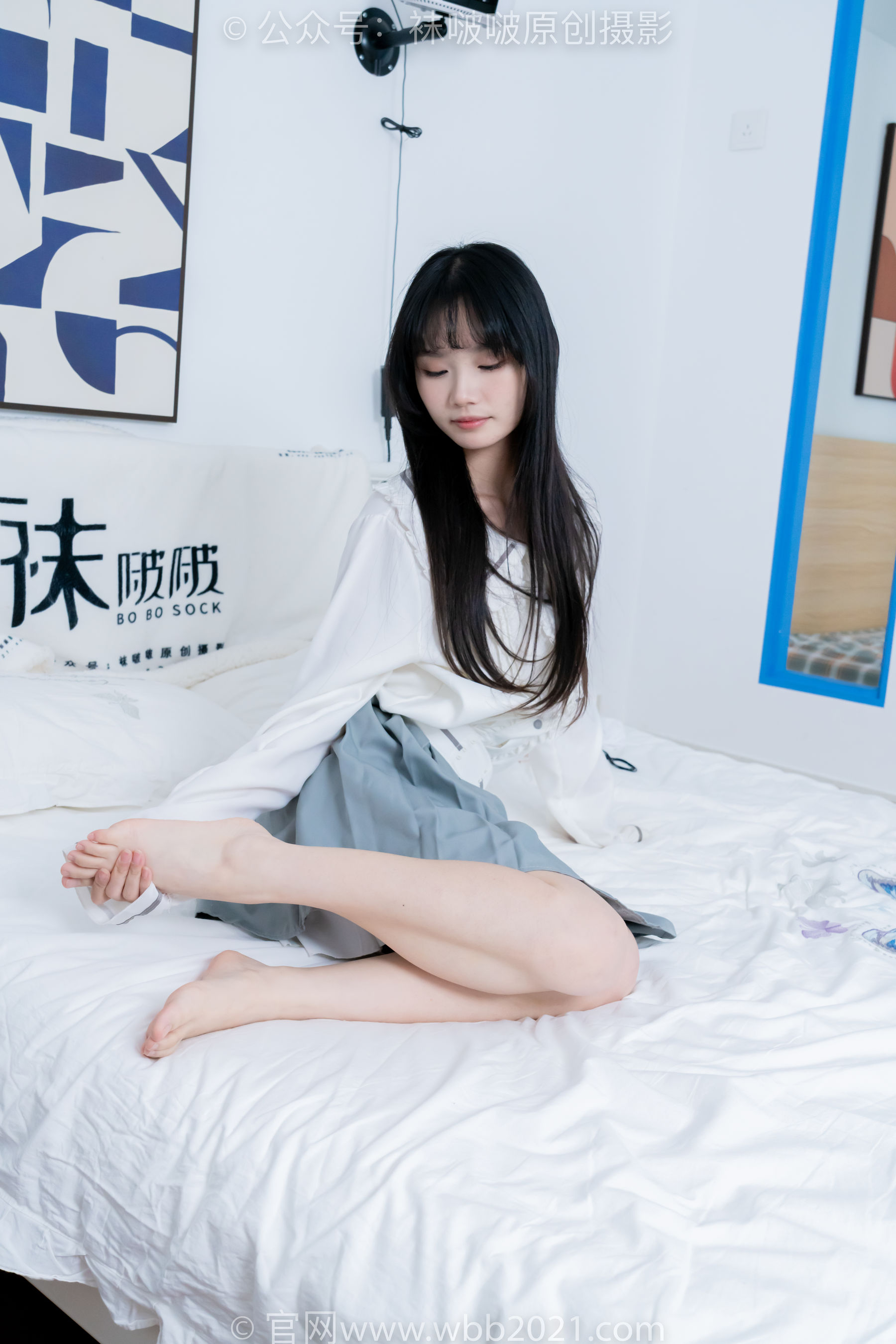 BoBoSocks袜啵啵 No.468 甜甜圈 - 高跟凉鞋、厚白丝、裸足、丝袜和裸足踩蓝莓剧情/(150P)