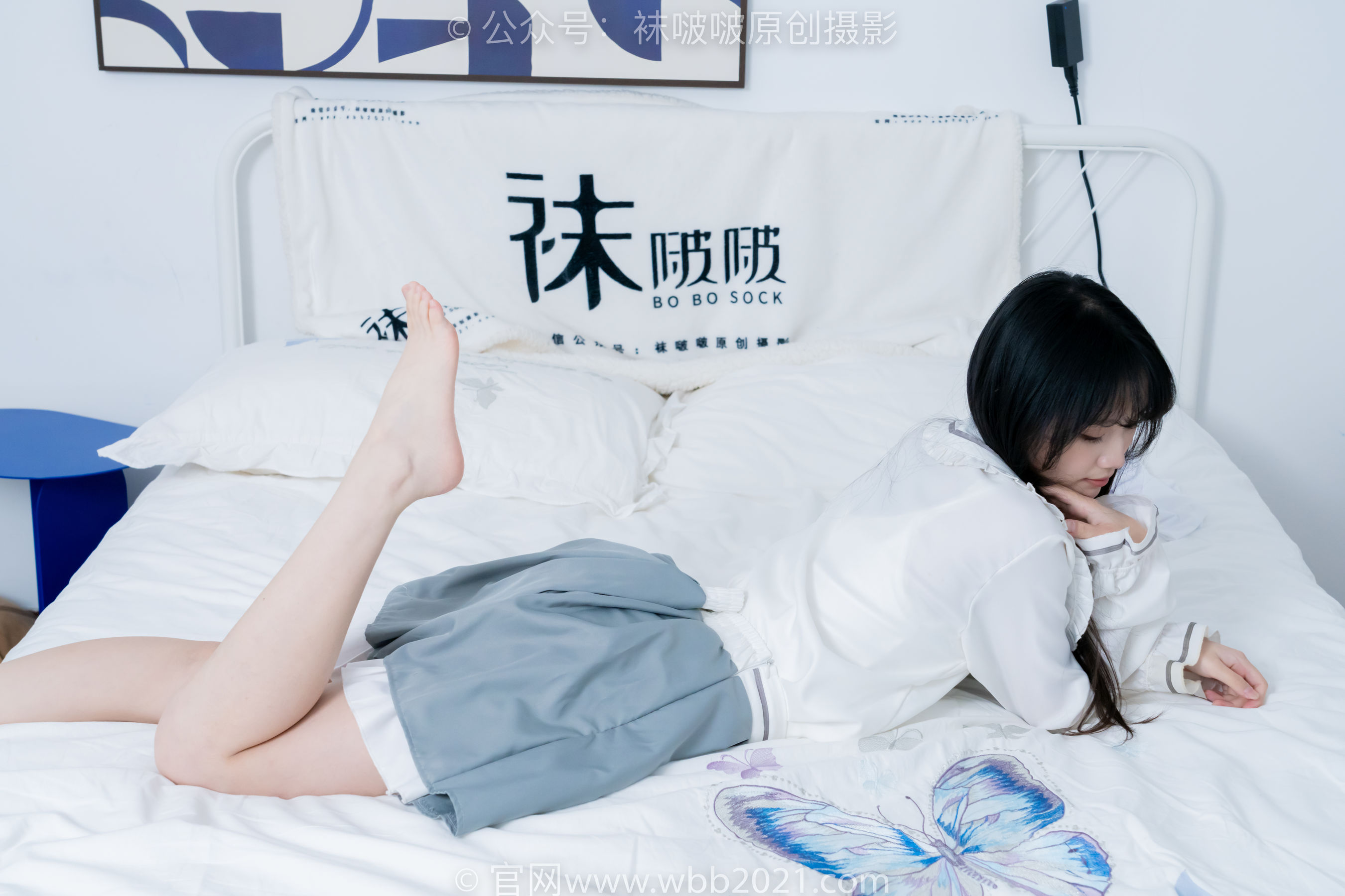 BoBoSocks袜啵啵 No.468 甜甜圈 - 高跟凉鞋、厚白丝、裸足、丝袜和裸足踩蓝莓剧情/(150P)