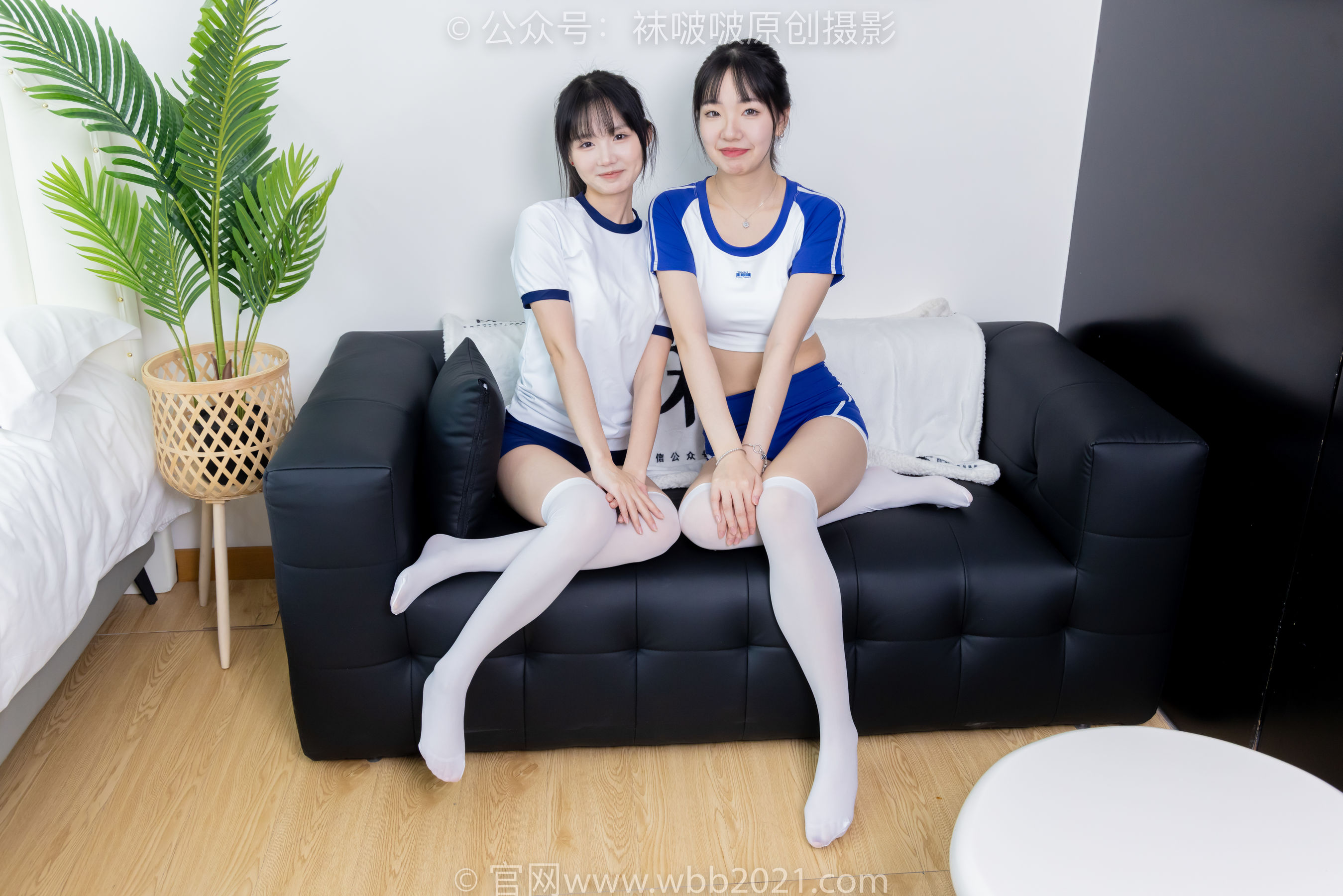 BoBoSocks袜啵啵 No.472 小甜豆&甜甜圈 - 两双运动鞋、厚白丝大腿袜、裸足、两位模特丝袜和裸足踩奶油蛋糕剧情/(177P)