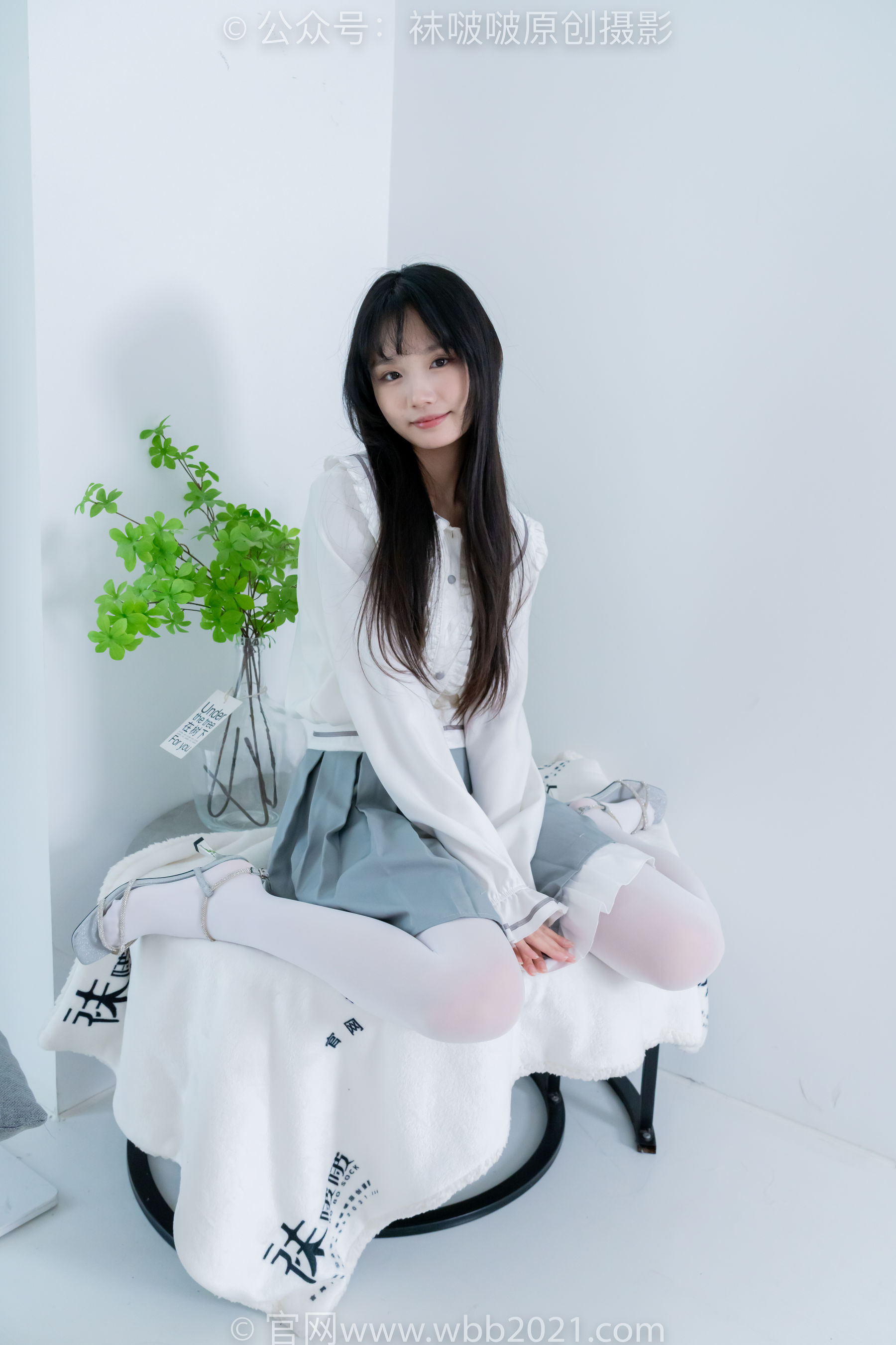BoBoSocks袜啵啵 No.468 甜甜圈 - 高跟凉鞋、厚白丝、裸足、丝袜和裸足踩蓝莓剧情/(150P)