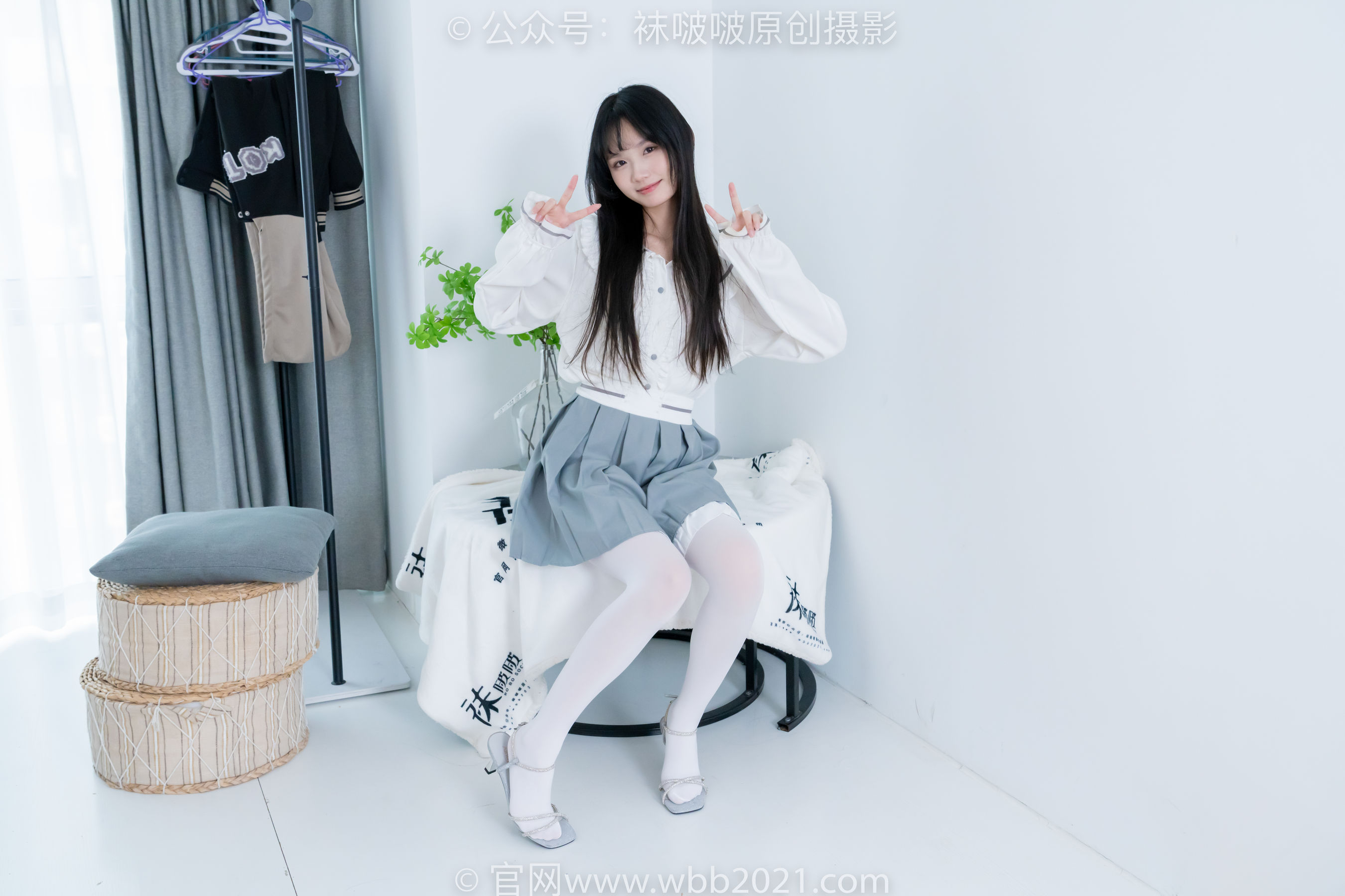 BoBoSocks袜啵啵 No.468 甜甜圈 - 高跟凉鞋、厚白丝、裸足、丝袜和裸足踩蓝莓剧情/(150P)