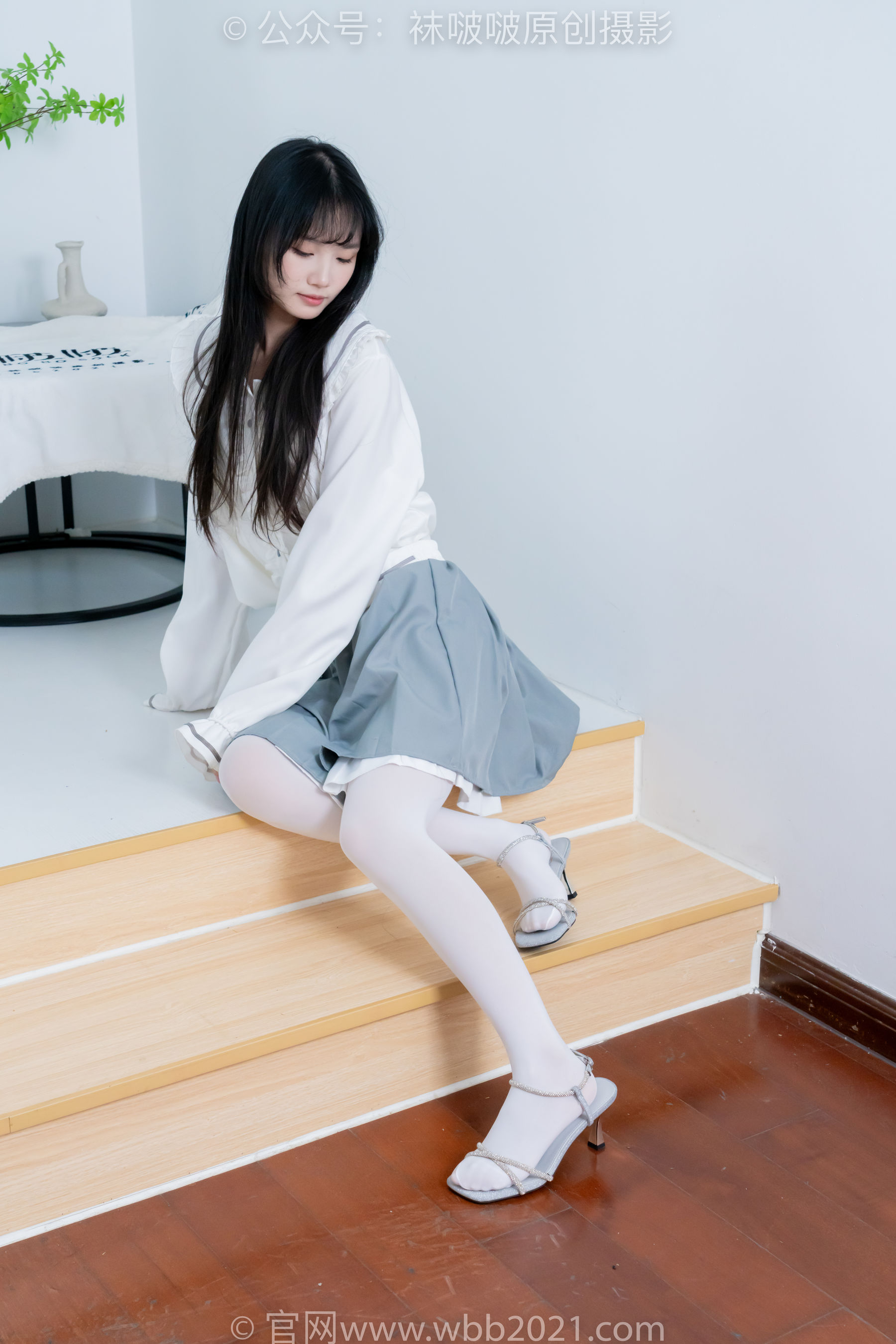 BoBoSocks袜啵啵 No.468 甜甜圈 - 高跟凉鞋、厚白丝、裸足、丝袜和裸足踩蓝莓剧情/(150P)