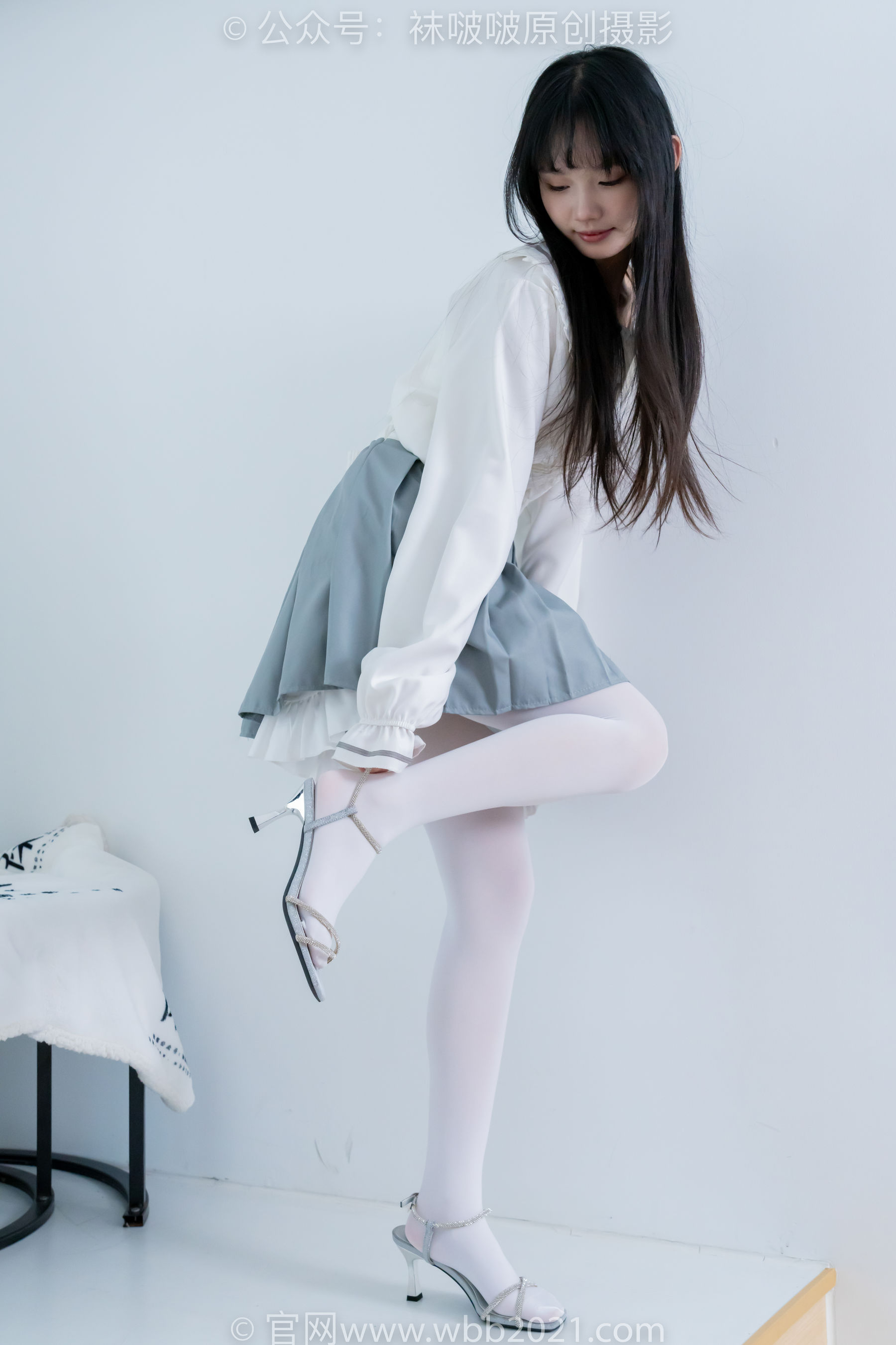 BoBoSocks袜啵啵 No.468 甜甜圈 - 高跟凉鞋、厚白丝、裸足、丝袜和裸足踩蓝莓剧情/(150P)