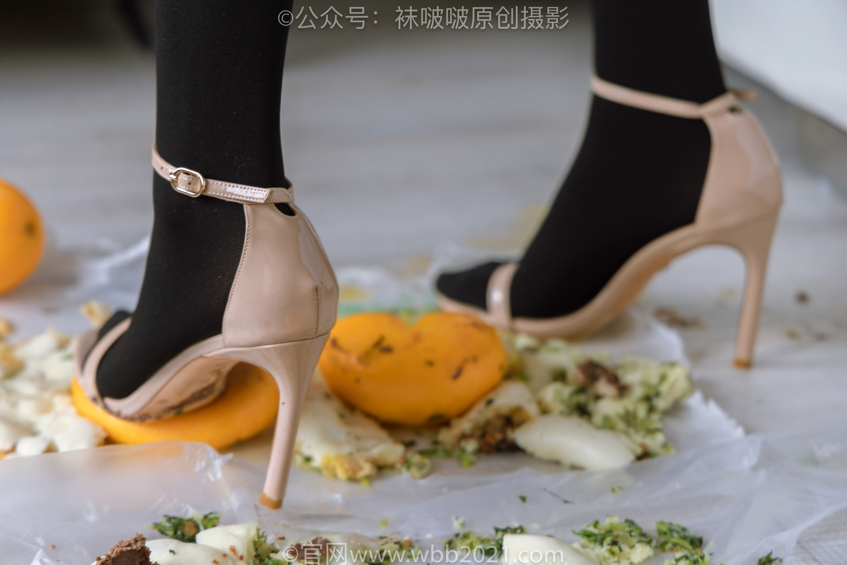 BoBoSocks袜啵啵 No.459 小甜豆 -高跟凉鞋、厚黑丝、穿鞋踩包子和橘子剧情/(150P)