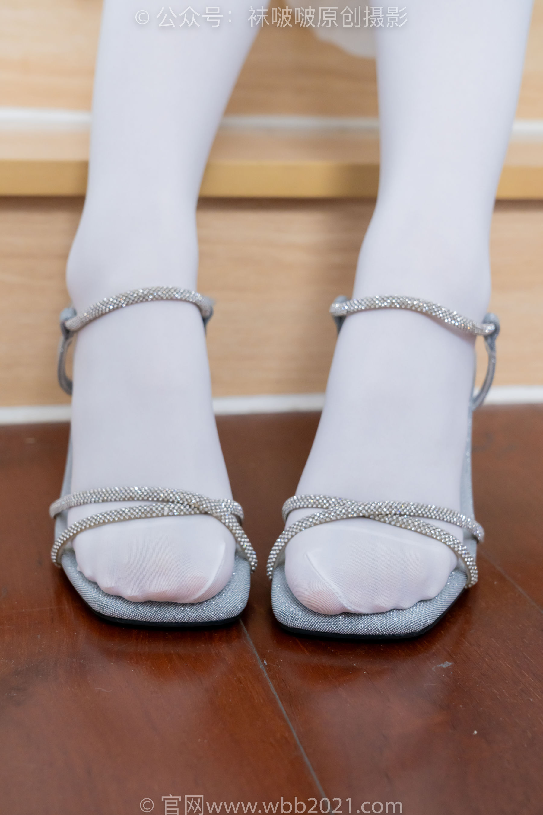 BoBoSocks袜啵啵 No.468 甜甜圈 - 高跟凉鞋、厚白丝、裸足、丝袜和裸足踩蓝莓剧情/(150P)