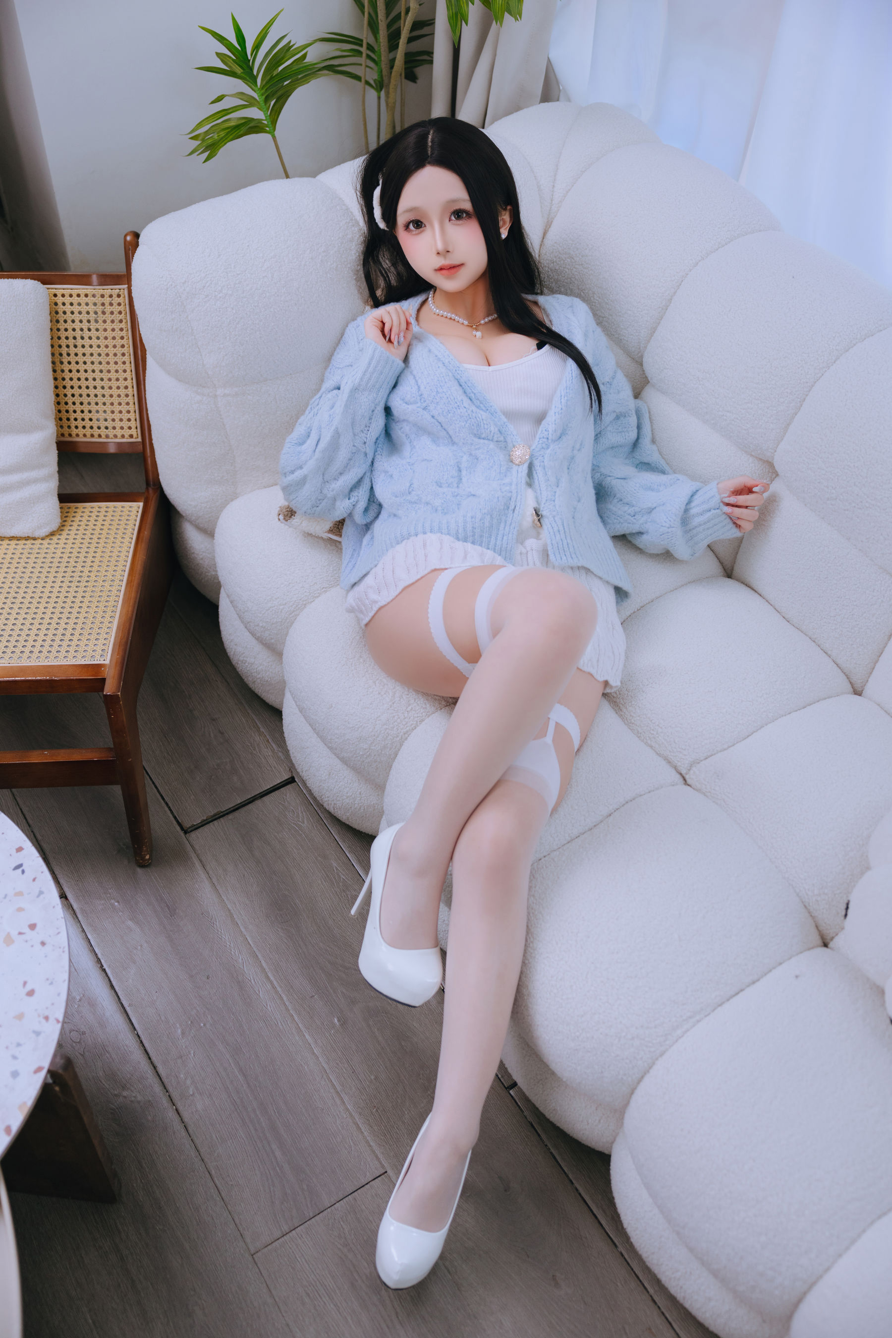 Cosplay日奈娇 - 与学姐约会/(180P)