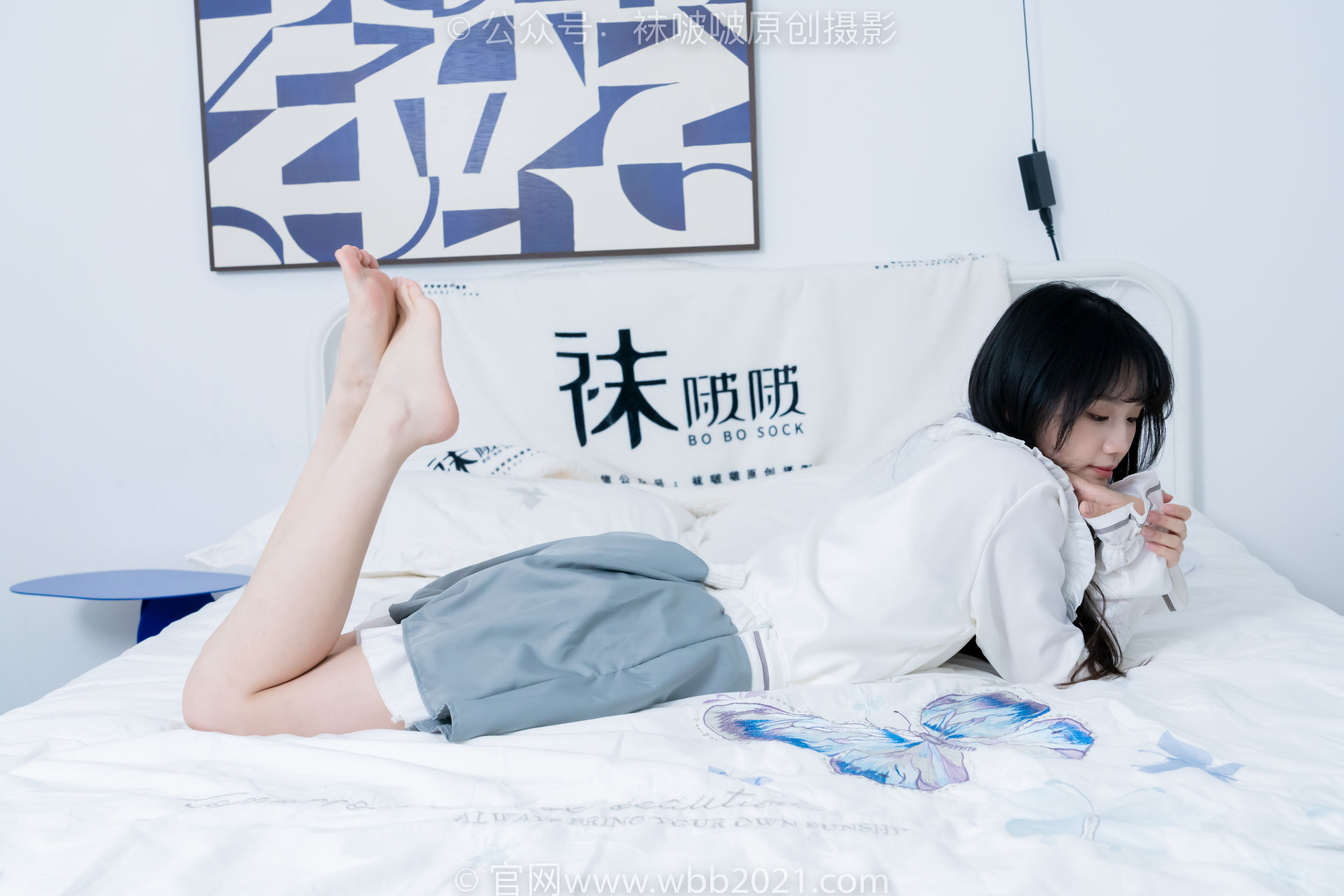 BoBoSocks袜啵啵 No.468 甜甜圈 - 高跟凉鞋、厚白丝、裸足、丝袜和裸足踩蓝莓剧情/(150P)