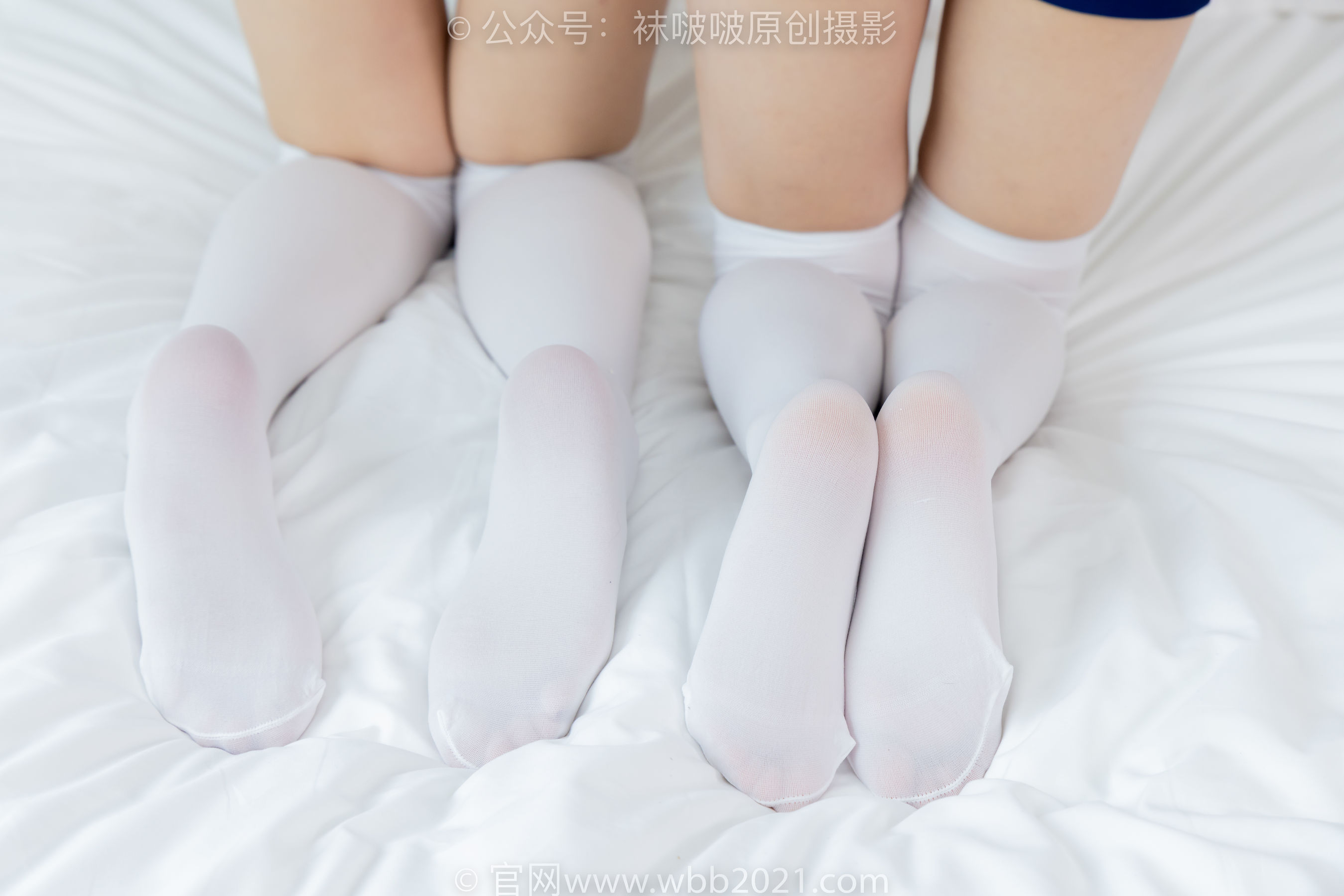 BoBoSocks袜啵啵 No.472 小甜豆&甜甜圈 - 两双运动鞋、厚白丝大腿袜、裸足、两位模特丝袜和裸足踩奶油蛋糕剧情/(177P)