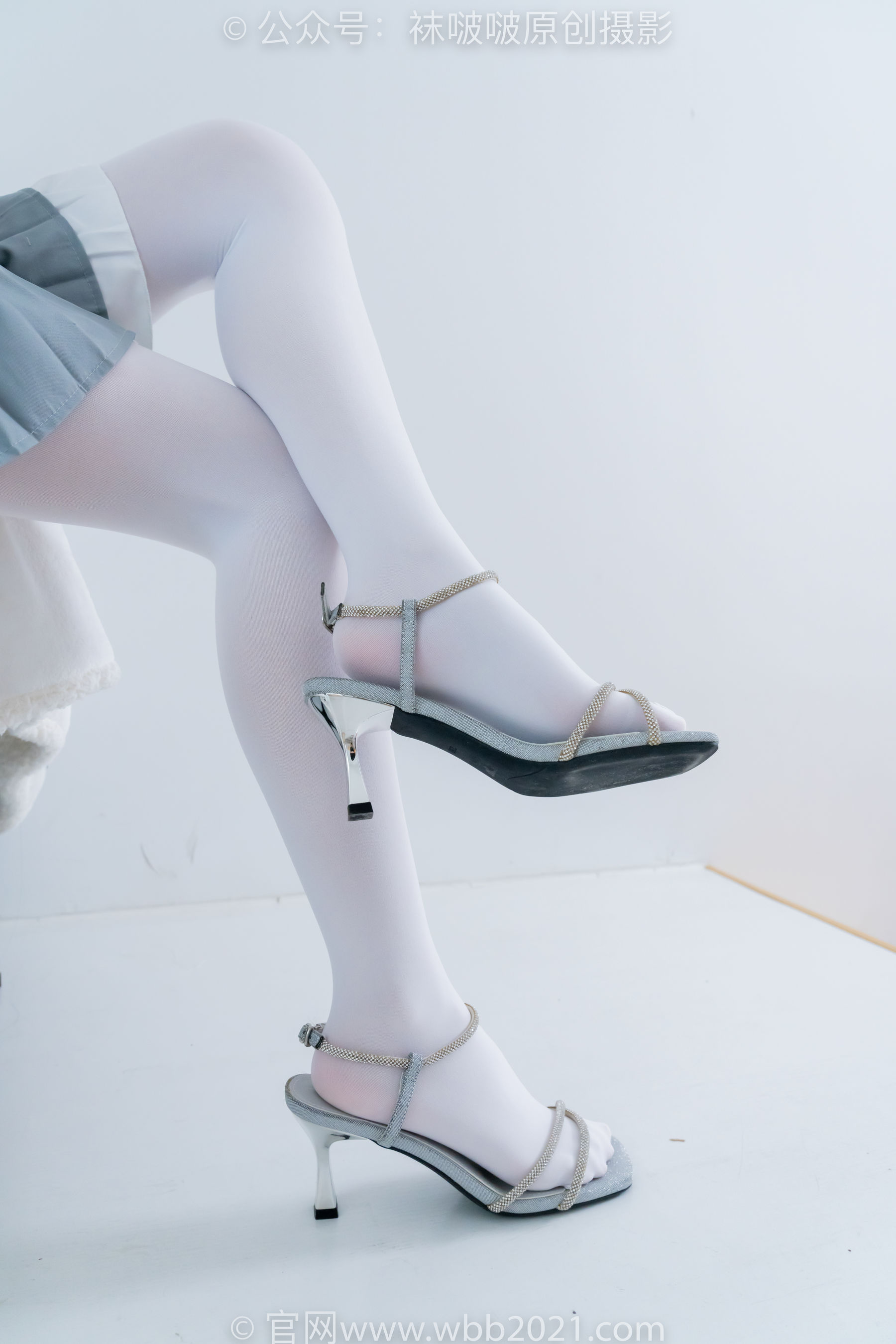 BoBoSocks袜啵啵 No.468 甜甜圈 - 高跟凉鞋、厚白丝、裸足、丝袜和裸足踩蓝莓剧情/(150P)