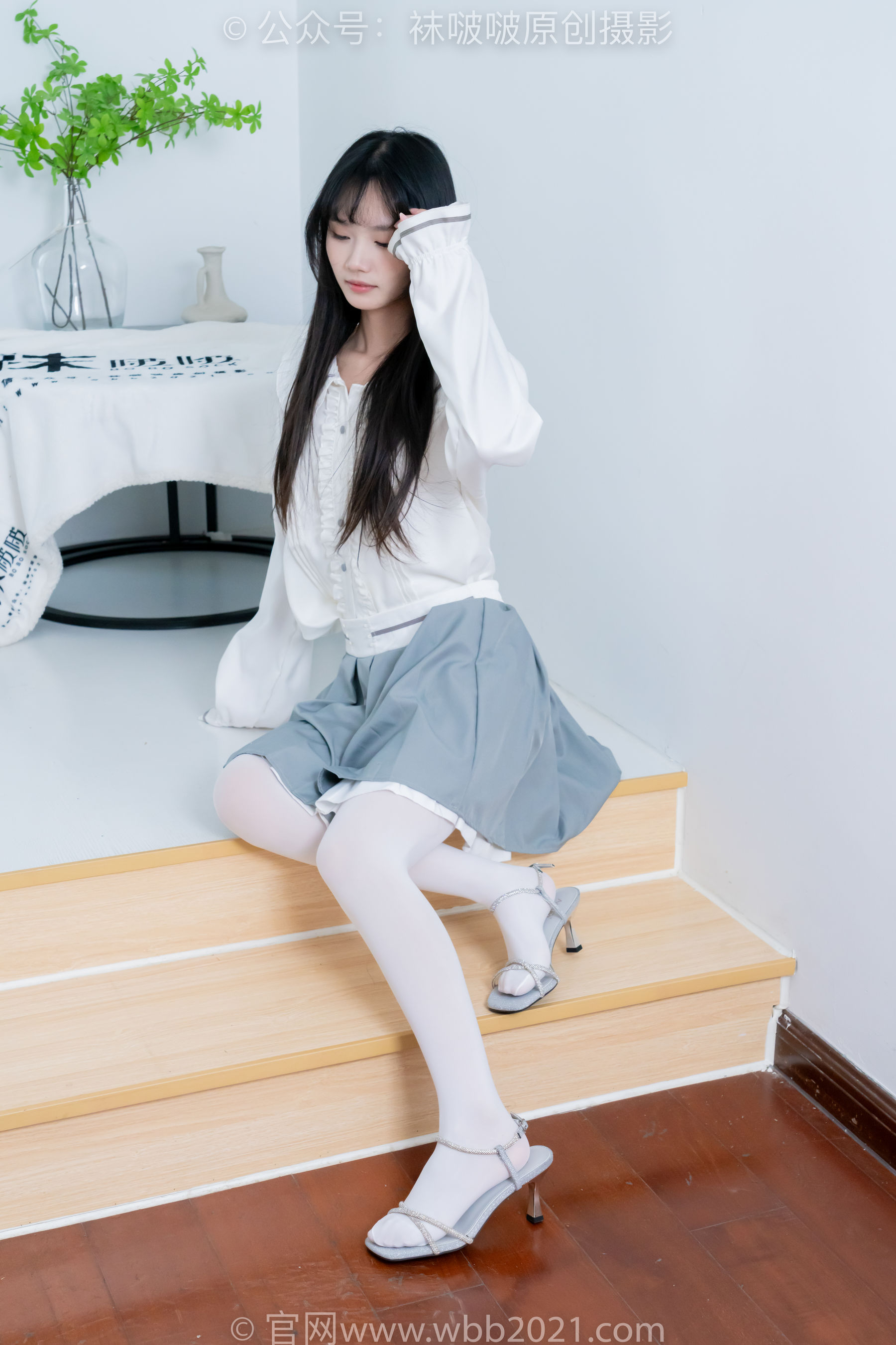 BoBoSocks袜啵啵 No.468 甜甜圈 - 高跟凉鞋、厚白丝、裸足、丝袜和裸足踩蓝莓剧情/(150P)
