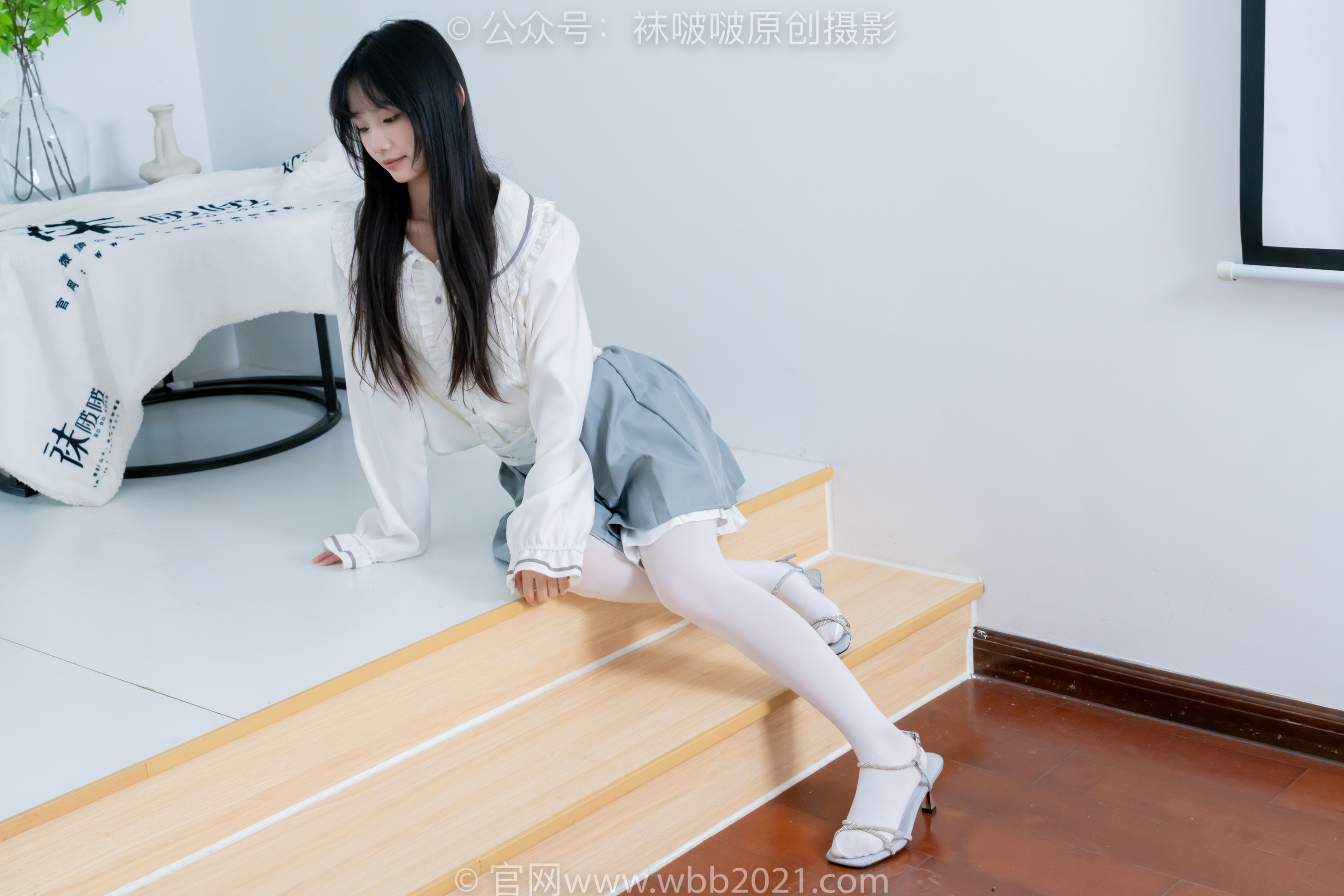 BoBoSocks袜啵啵 No.468 甜甜圈 - 高跟凉鞋、厚白丝、裸足、丝袜和裸足踩蓝莓剧情/(150P)