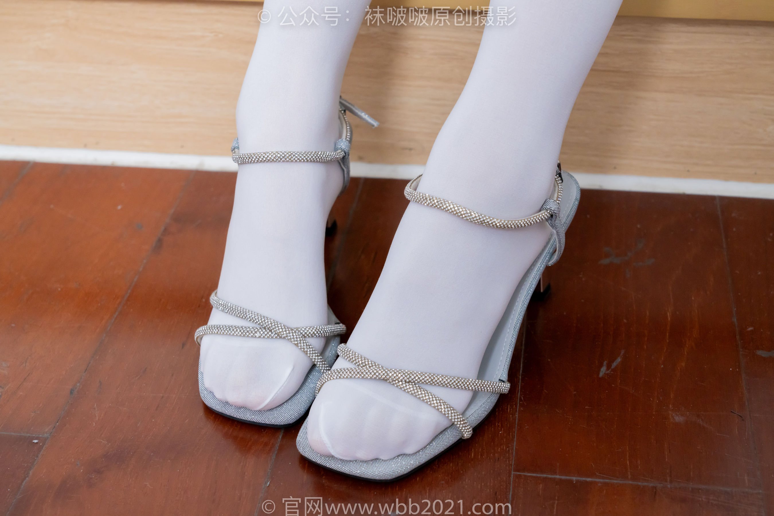 BoBoSocks袜啵啵 No.468 甜甜圈 - 高跟凉鞋、厚白丝、裸足、丝袜和裸足踩蓝莓剧情/(150P)