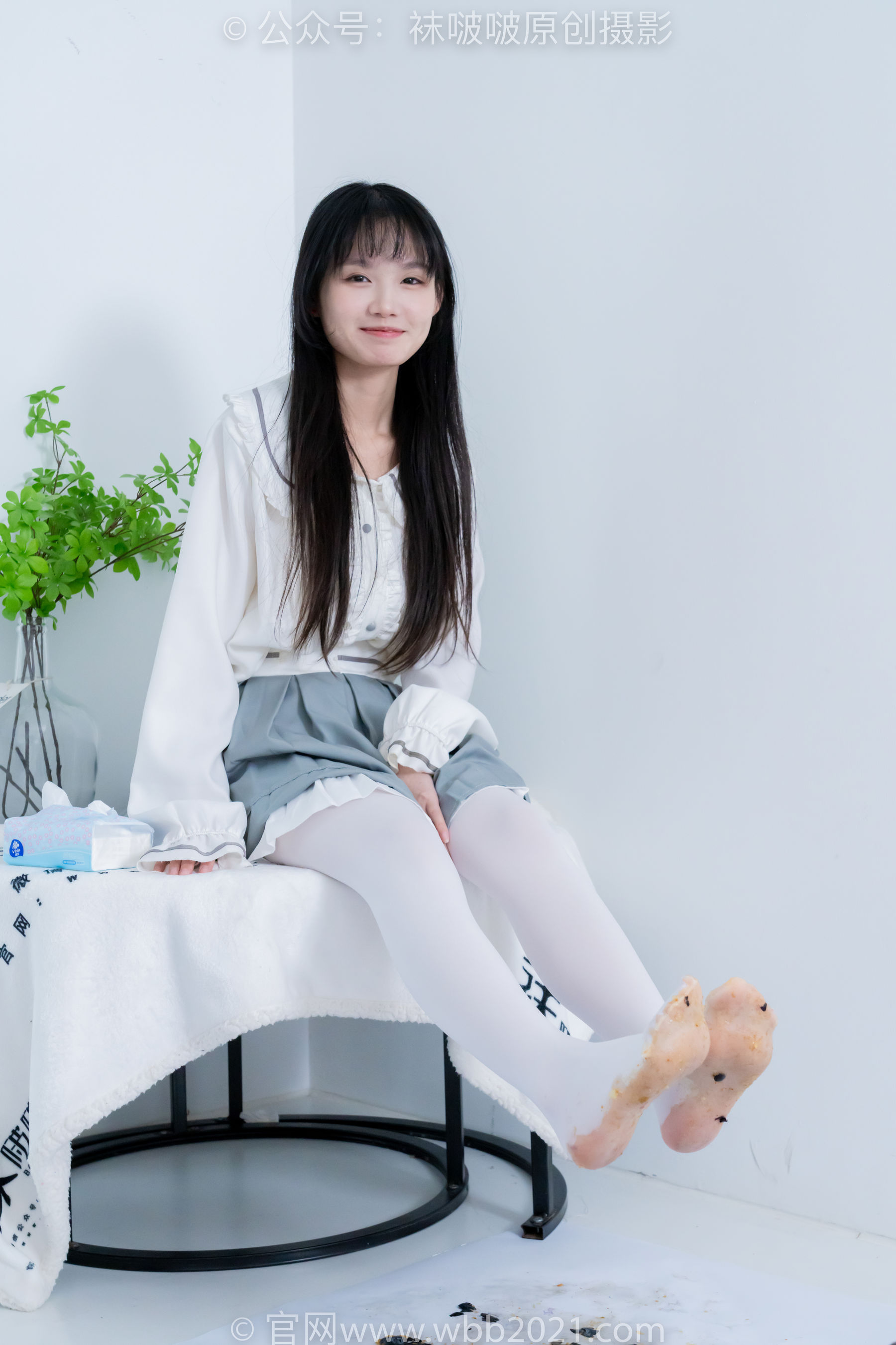 BoBoSocks袜啵啵 No.468 甜甜圈 - 高跟凉鞋、厚白丝、裸足、丝袜和裸足踩蓝莓剧情/(150P)