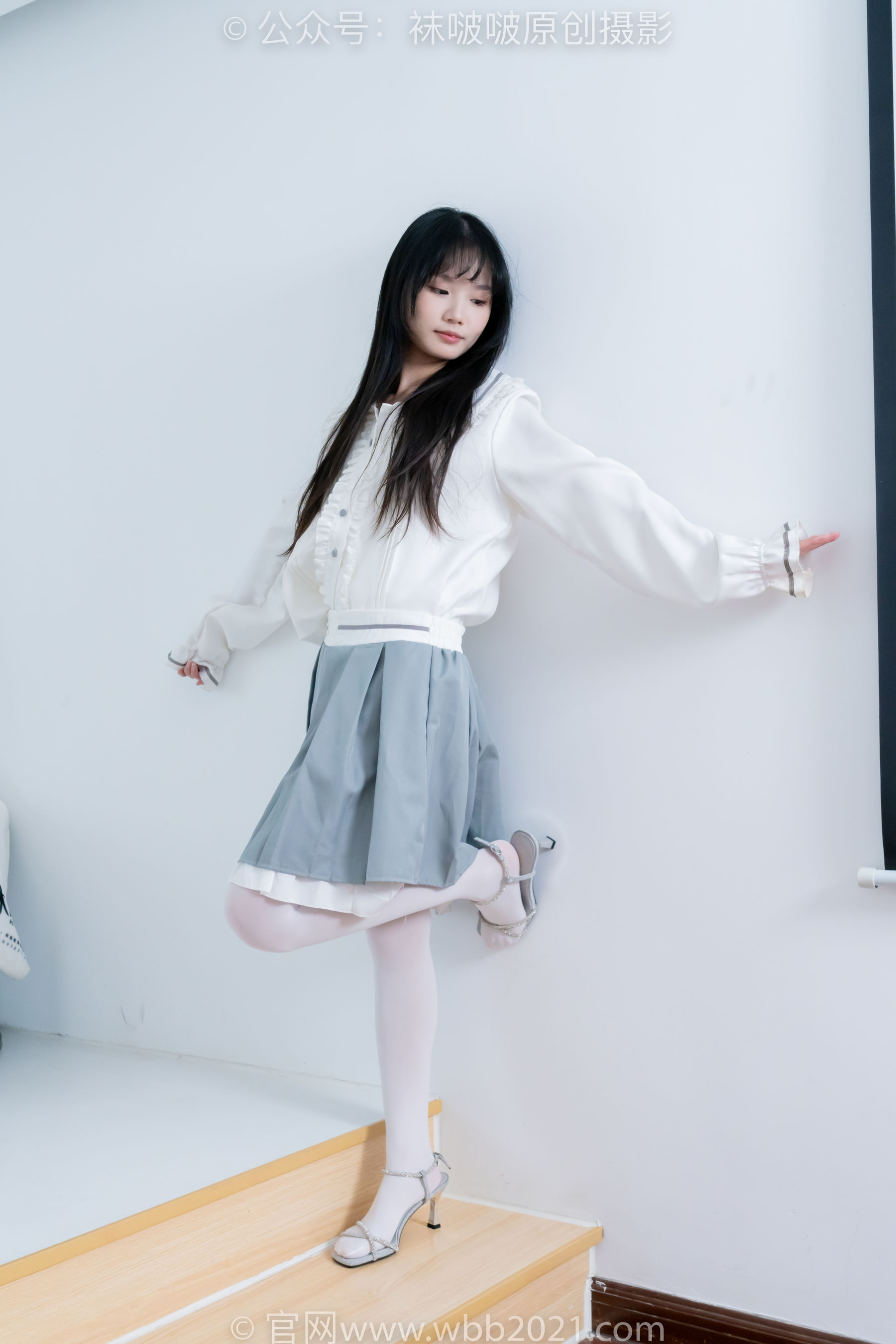 BoBoSocks袜啵啵 No.468 甜甜圈 - 高跟凉鞋、厚白丝、裸足、丝袜和裸足踩蓝莓剧情/(150P)