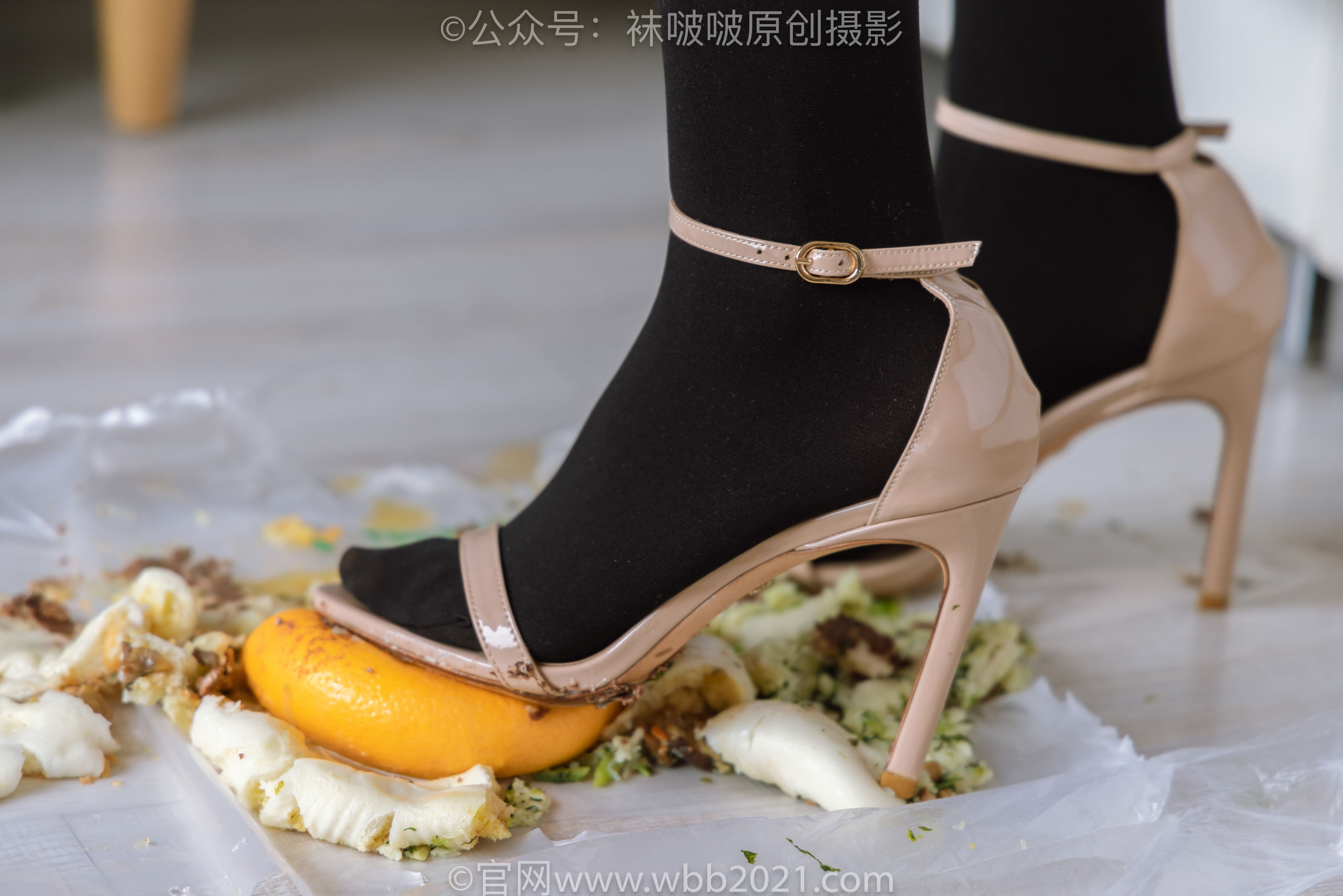 BoBoSocks袜啵啵 No.459 小甜豆 -高跟凉鞋、厚黑丝、穿鞋踩包子和橘子剧情/(150P)