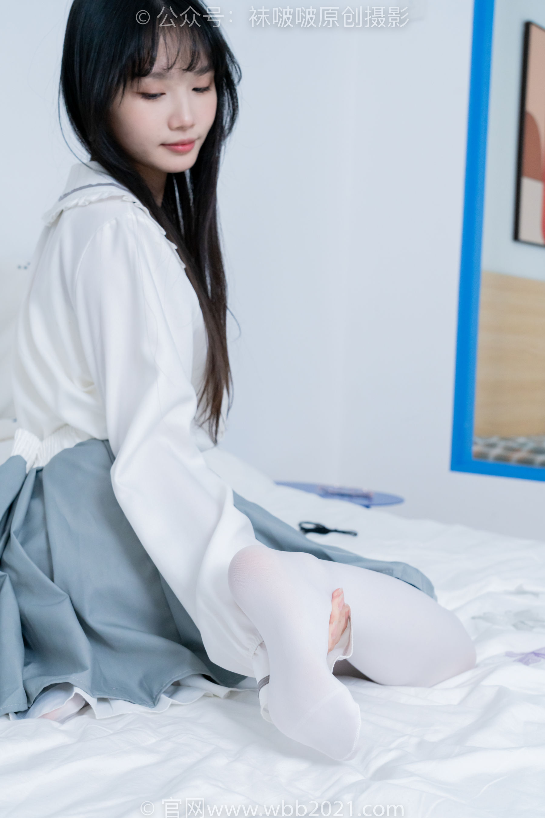 BoBoSocks袜啵啵 No.468 甜甜圈 - 高跟凉鞋、厚白丝、裸足、丝袜和裸足踩蓝莓剧情/(150P)