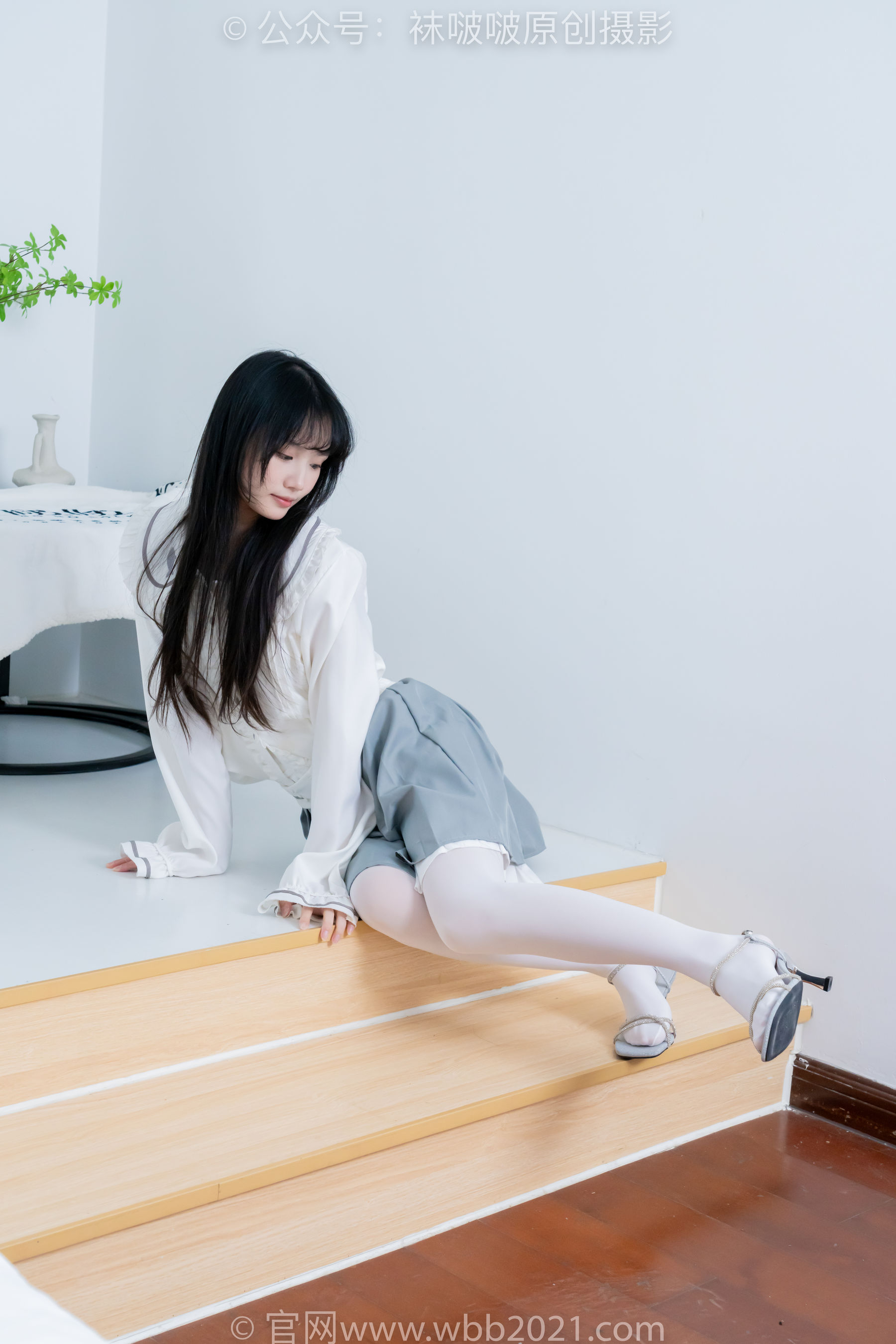 BoBoSocks袜啵啵 No.468 甜甜圈 - 高跟凉鞋、厚白丝、裸足、丝袜和裸足踩蓝莓剧情/(150P)