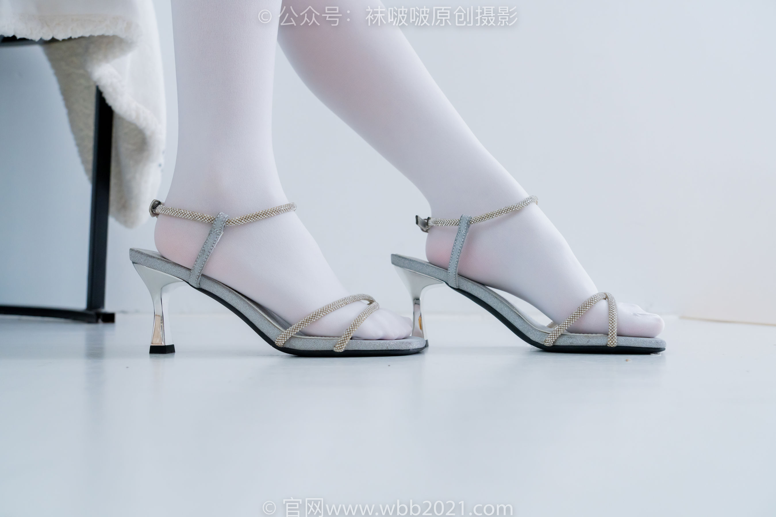 BoBoSocks袜啵啵 No.468 甜甜圈 - 高跟凉鞋、厚白丝、裸足、丝袜和裸足踩蓝莓剧情/(150P)