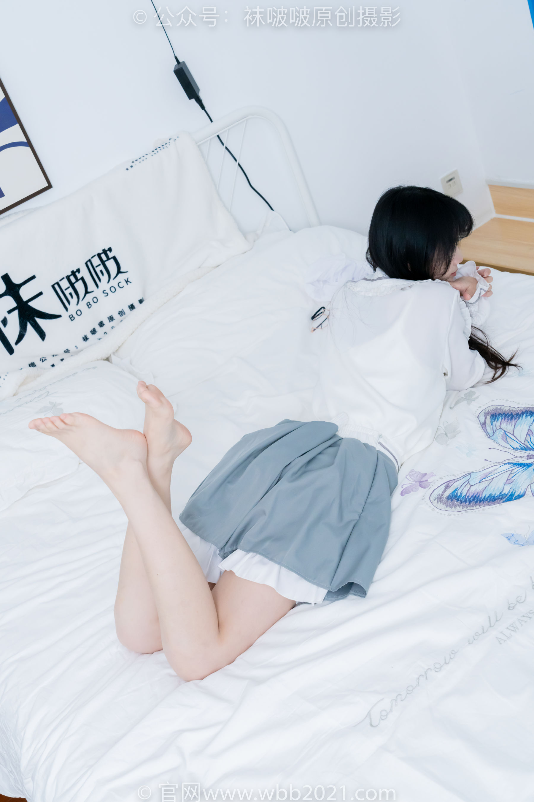 BoBoSocks袜啵啵 No.468 甜甜圈 - 高跟凉鞋、厚白丝、裸足、丝袜和裸足踩蓝莓剧情/(150P)