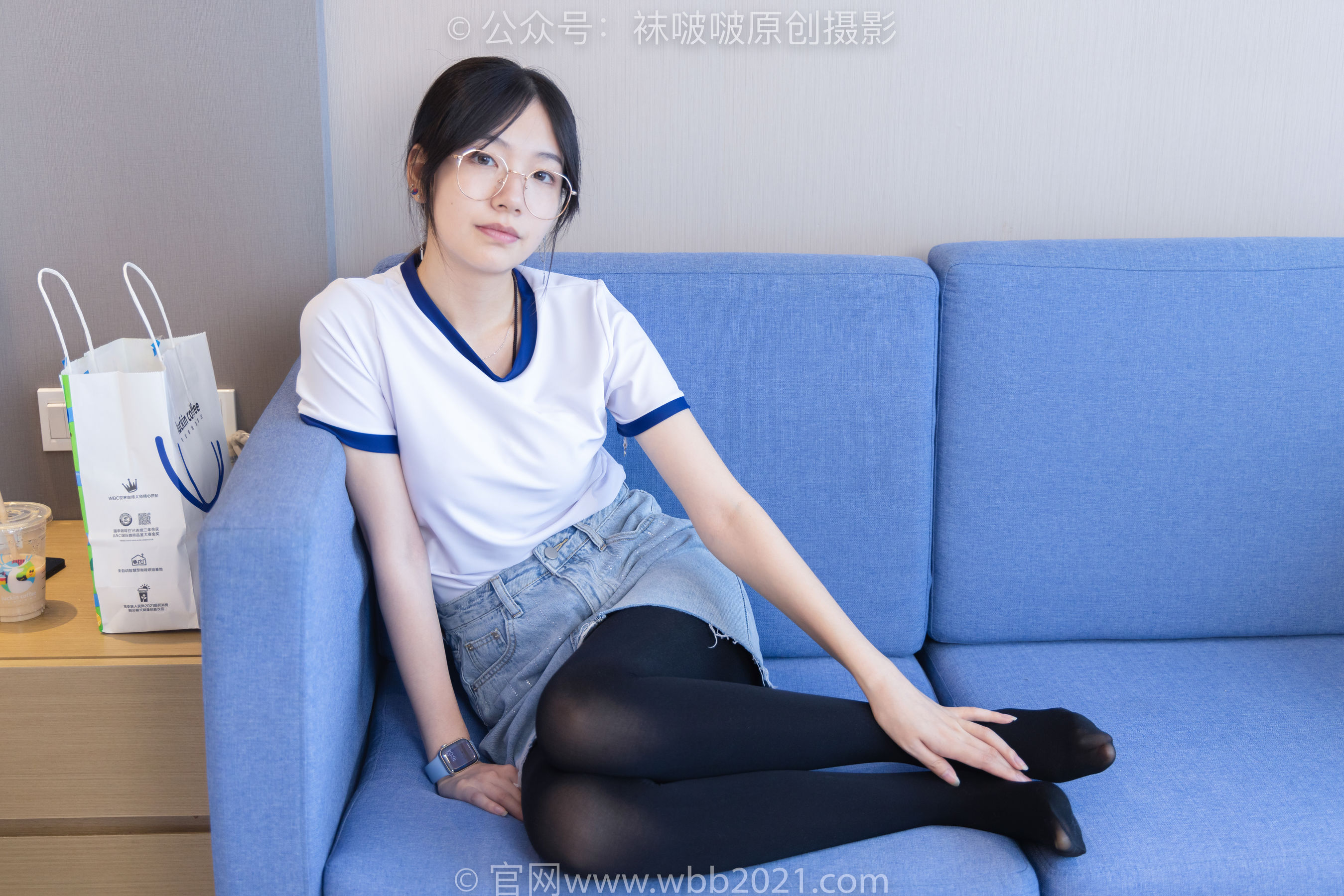 BoBoSocks袜啵啵 No.447 小甜豆 平底鞋、厚黑丝、踩方便面、圣女果、橘子、巧克力蛋糕剧情/(140P)