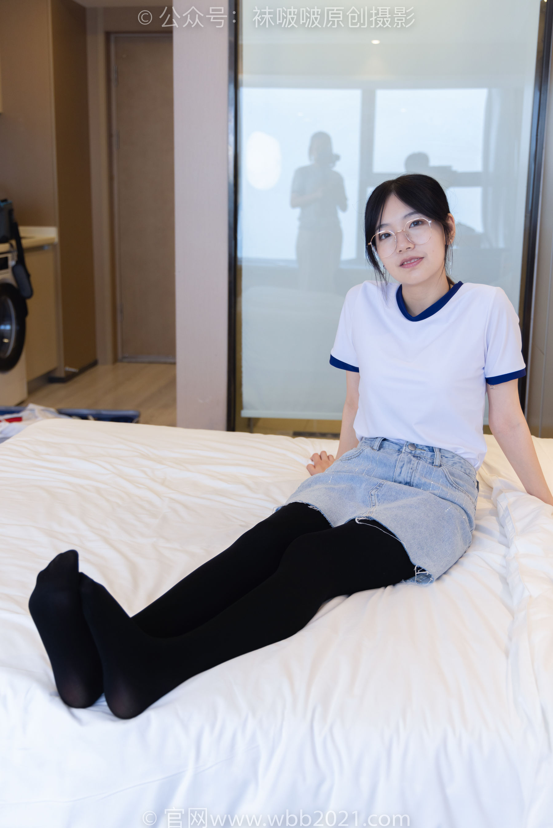 BoBoSocks袜啵啵 No.447 小甜豆 平底鞋、厚黑丝、踩方便面、圣女果、橘子、巧克力蛋糕剧情/(140P)