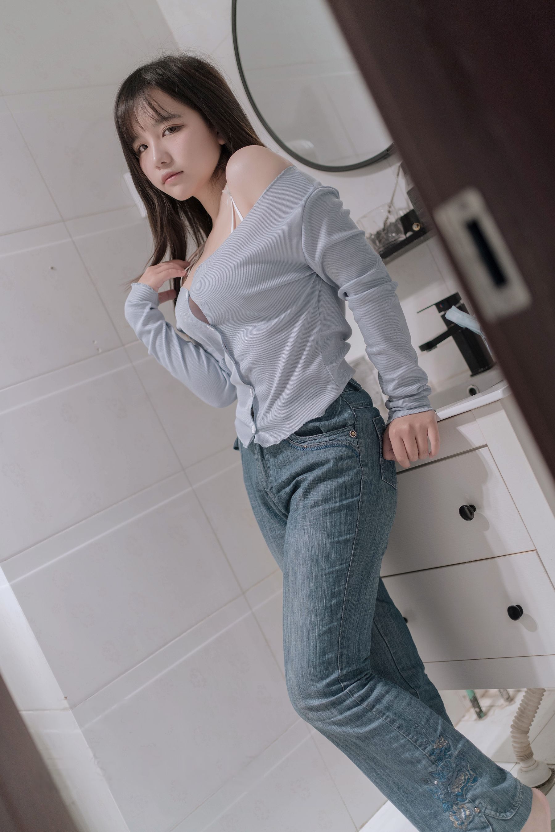 阿半今天很开心 - 住在隔壁的太太/(37P)