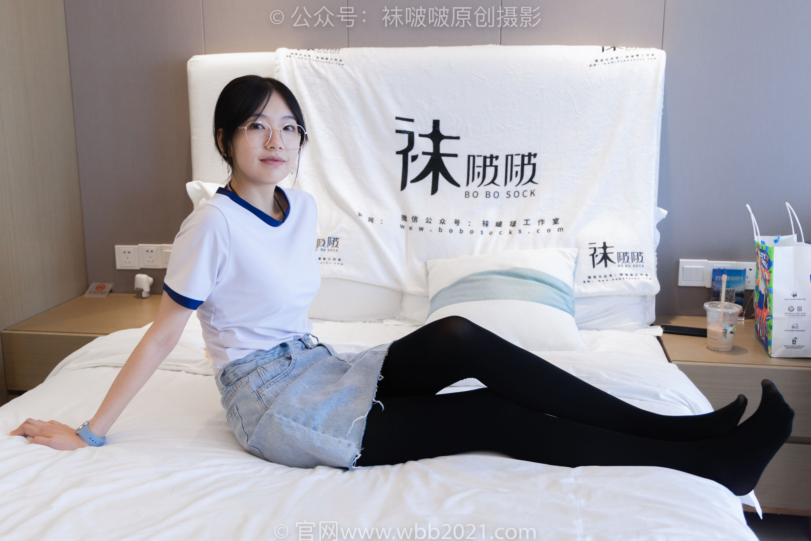 BoBoSocks袜啵啵 No.447 小甜豆 平底鞋、厚黑丝、踩方便面、圣女果、橘子、巧克力蛋糕剧情/(140P)