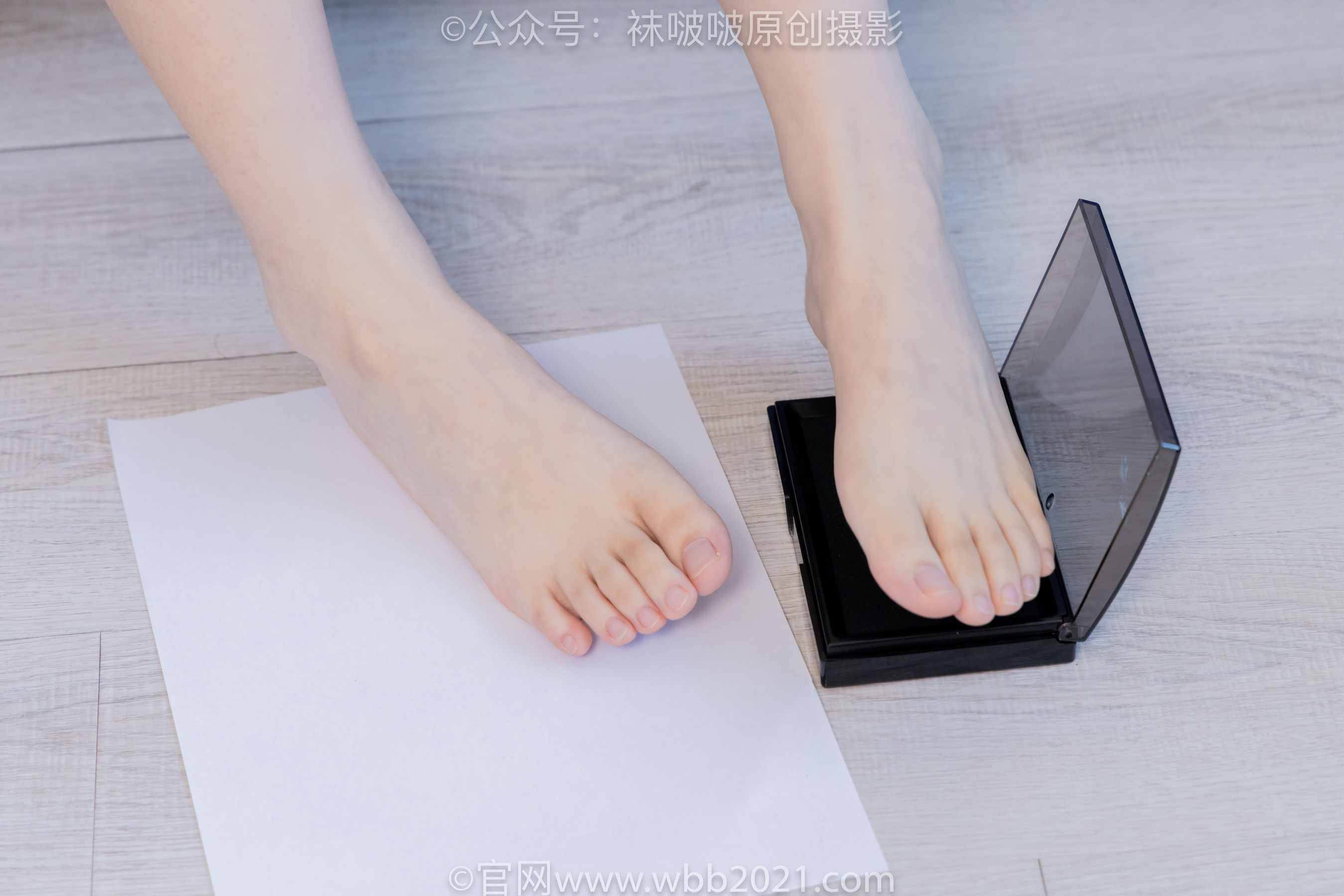 BoBoSocks袜啵啵 No.450 甜甜圈 皮鞋、白丝、裸足、裸足印泥踩脚印剧情/(142P)